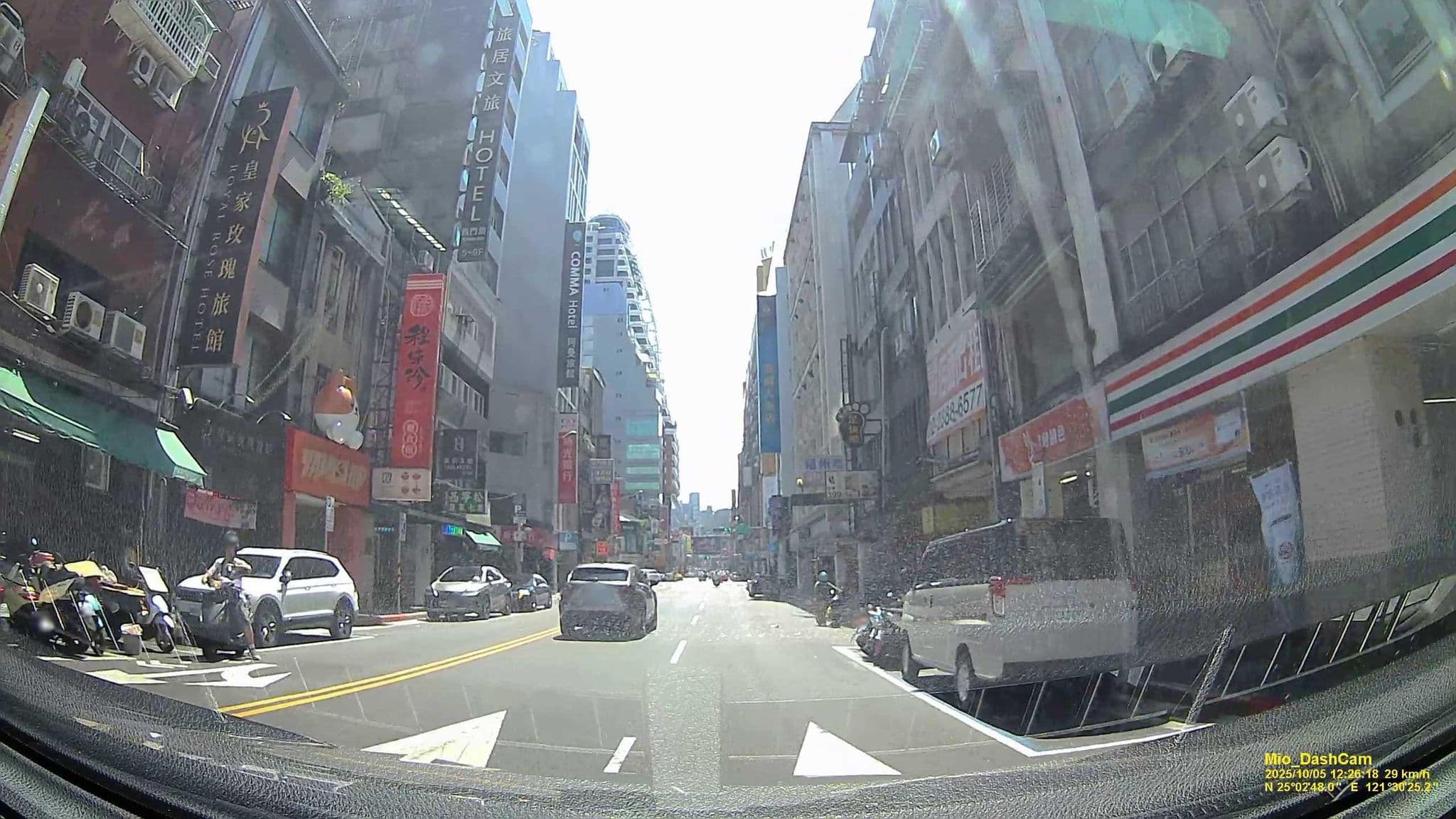 Street view near 新樂町精緻旅居, Taipei — © hcyen (CC BY-SA · Mapillary)