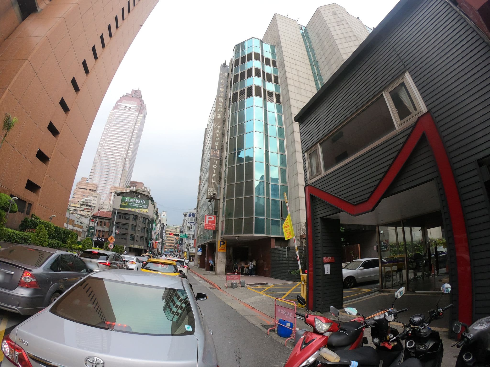 Street view near Formosa 101 Taipei Main Branch, Taipei — © heretpe2019 (CC BY-SA · Mapillary)
