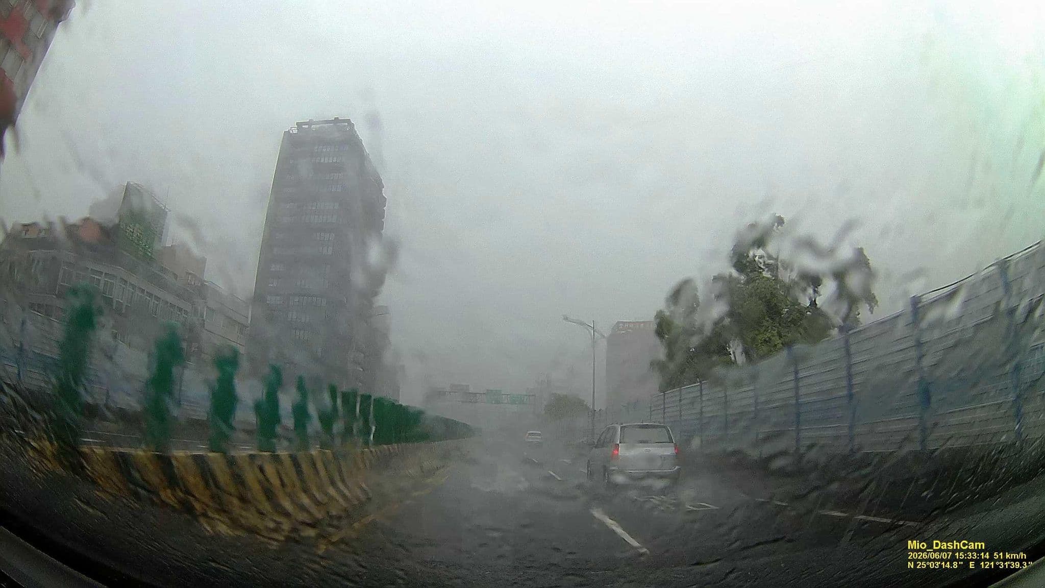 Street view near 姿美飯店 Zimei Hotel, Taipei — © hcyen (CC BY-SA · Mapillary)