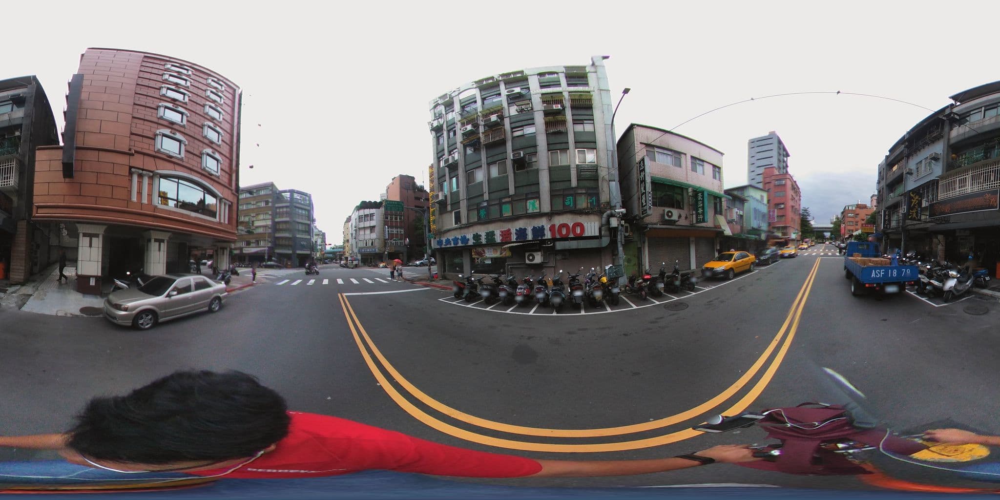 Street view near 香都大飯店, Taipei — © shangkuanlc (CC BY-SA · Mapillary)
