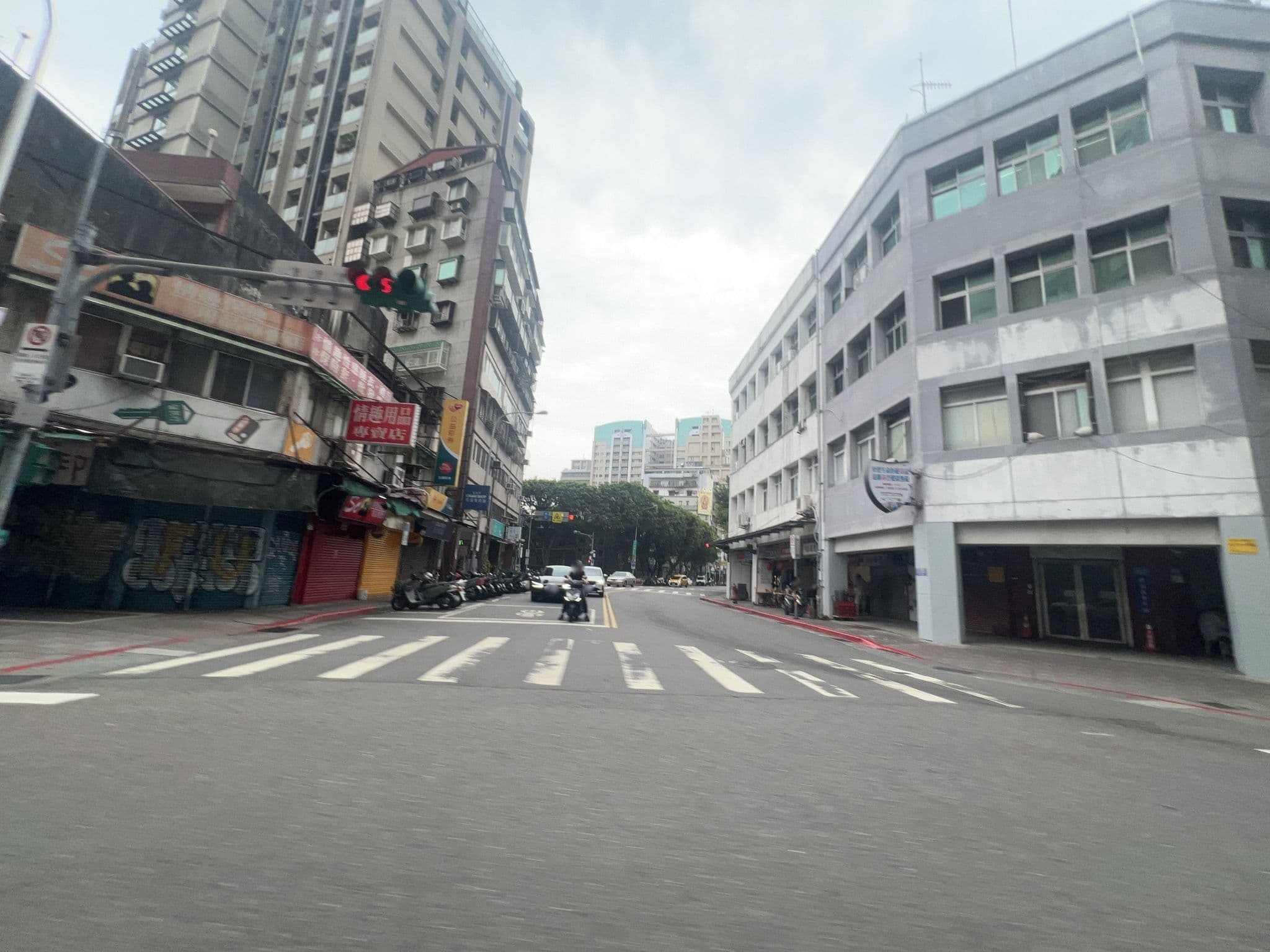 Street view near 時尚之星, Taipei — © shogohirasawa (CC BY-SA · Mapillary)