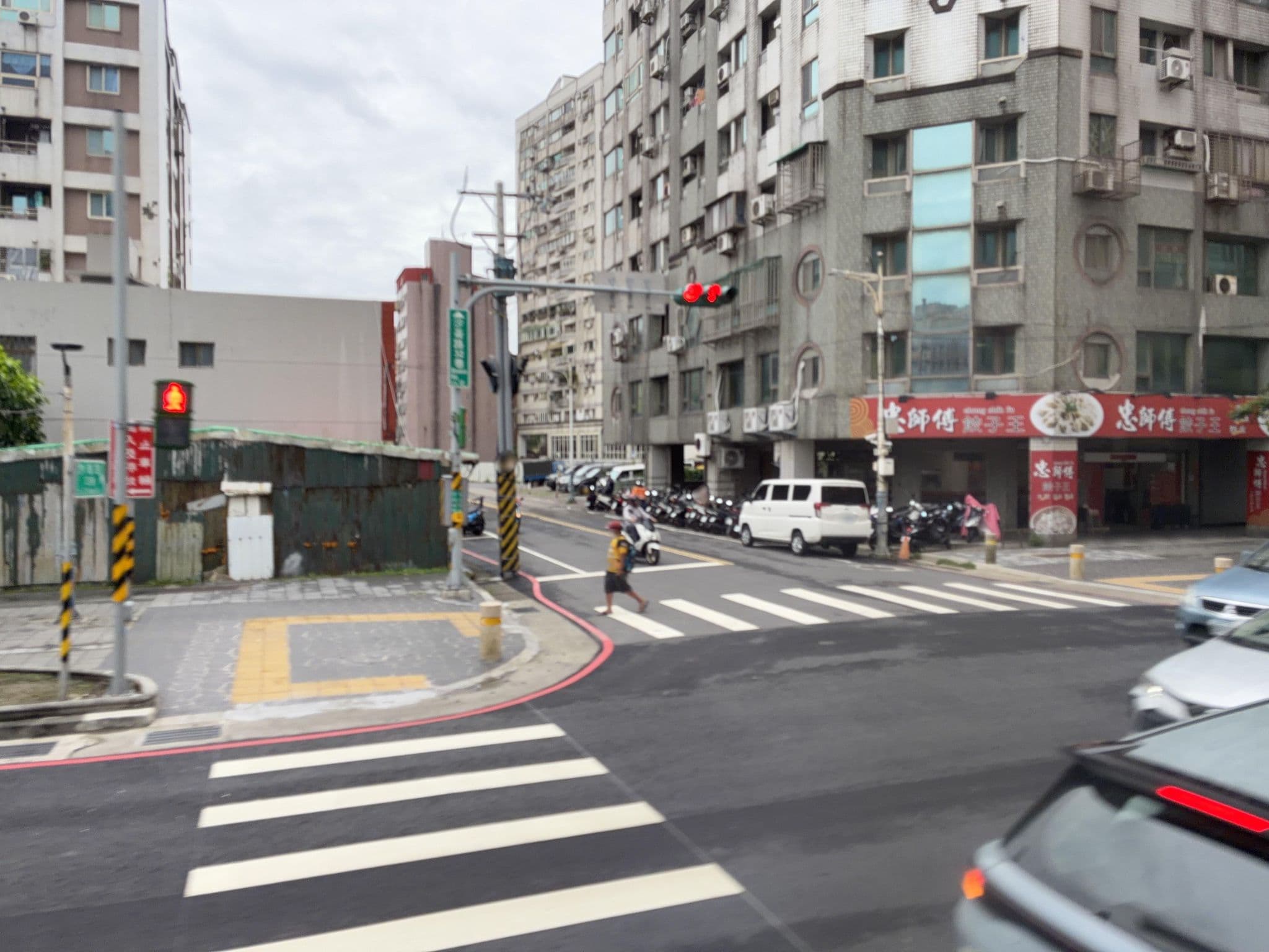 Street view near 承億文旅 - 淡水吹風, Danshui — © ChenJJ (CC BY-SA · Mapillary)