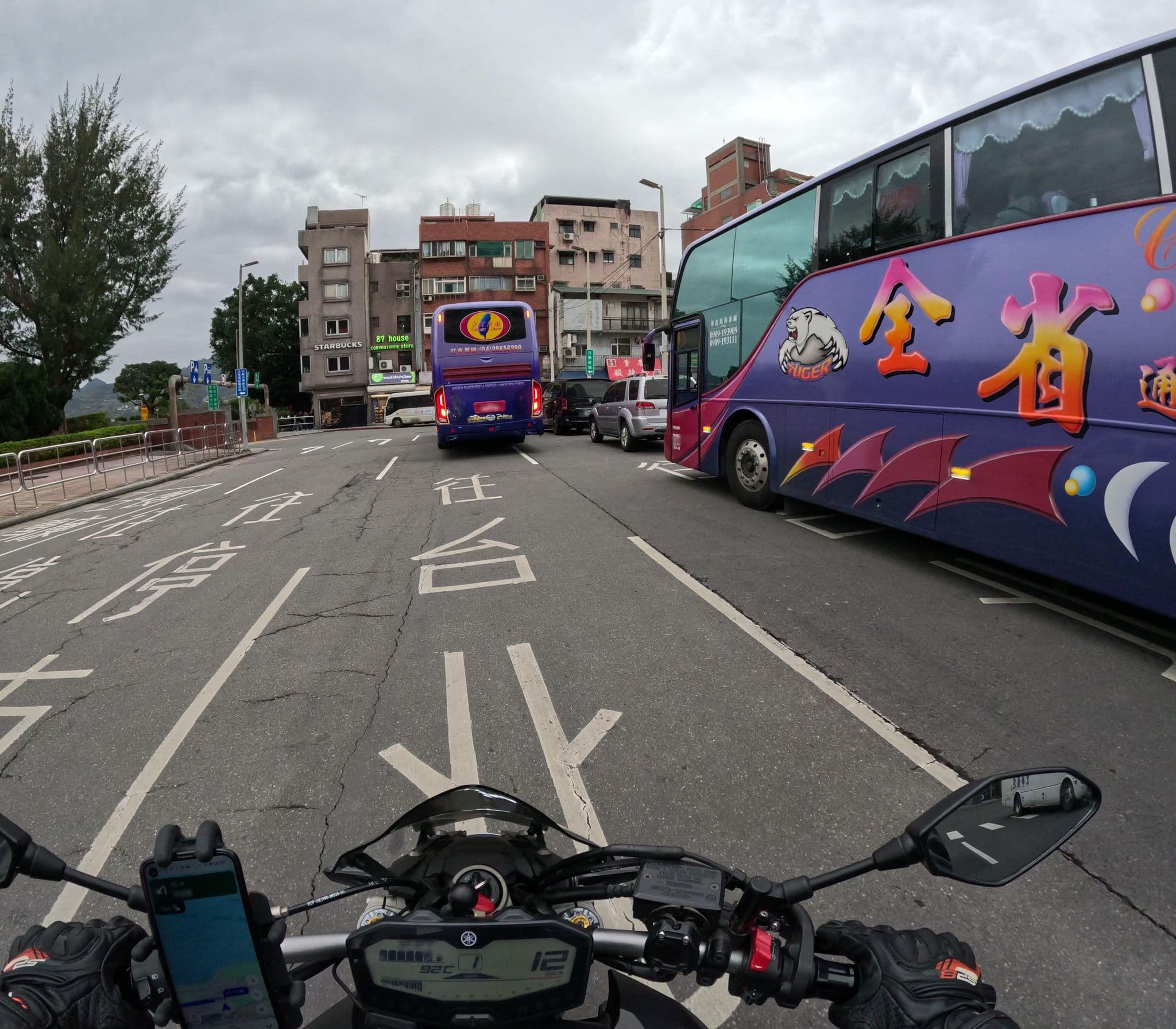 Street view near 火車頭民宿, Danshui — © komali2 (CC BY-SA · Mapillary)
