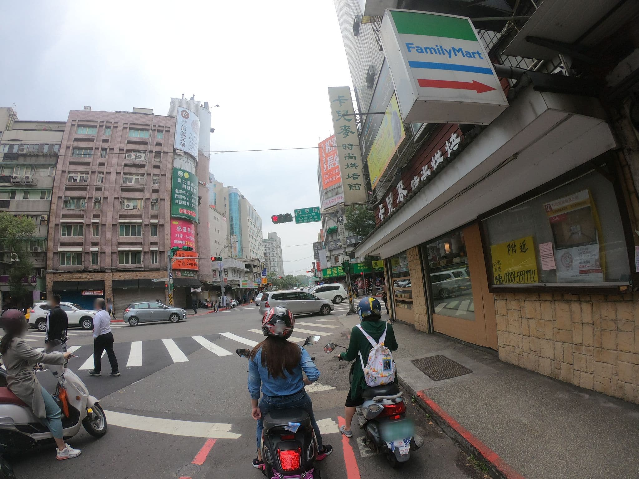 Street view near 台北君悅酒店, Taipei — © heretpe2019 (CC BY-SA · Mapillary)