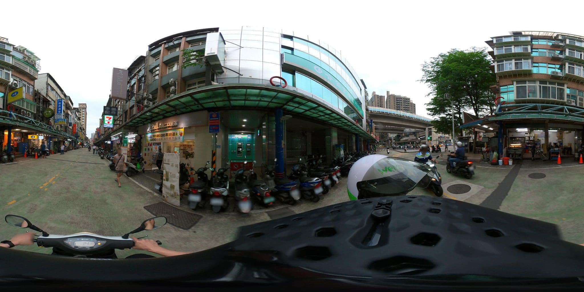 Street view near 伊士曼旅社, Banqiao — © irvinfly (CC BY-SA · Mapillary)