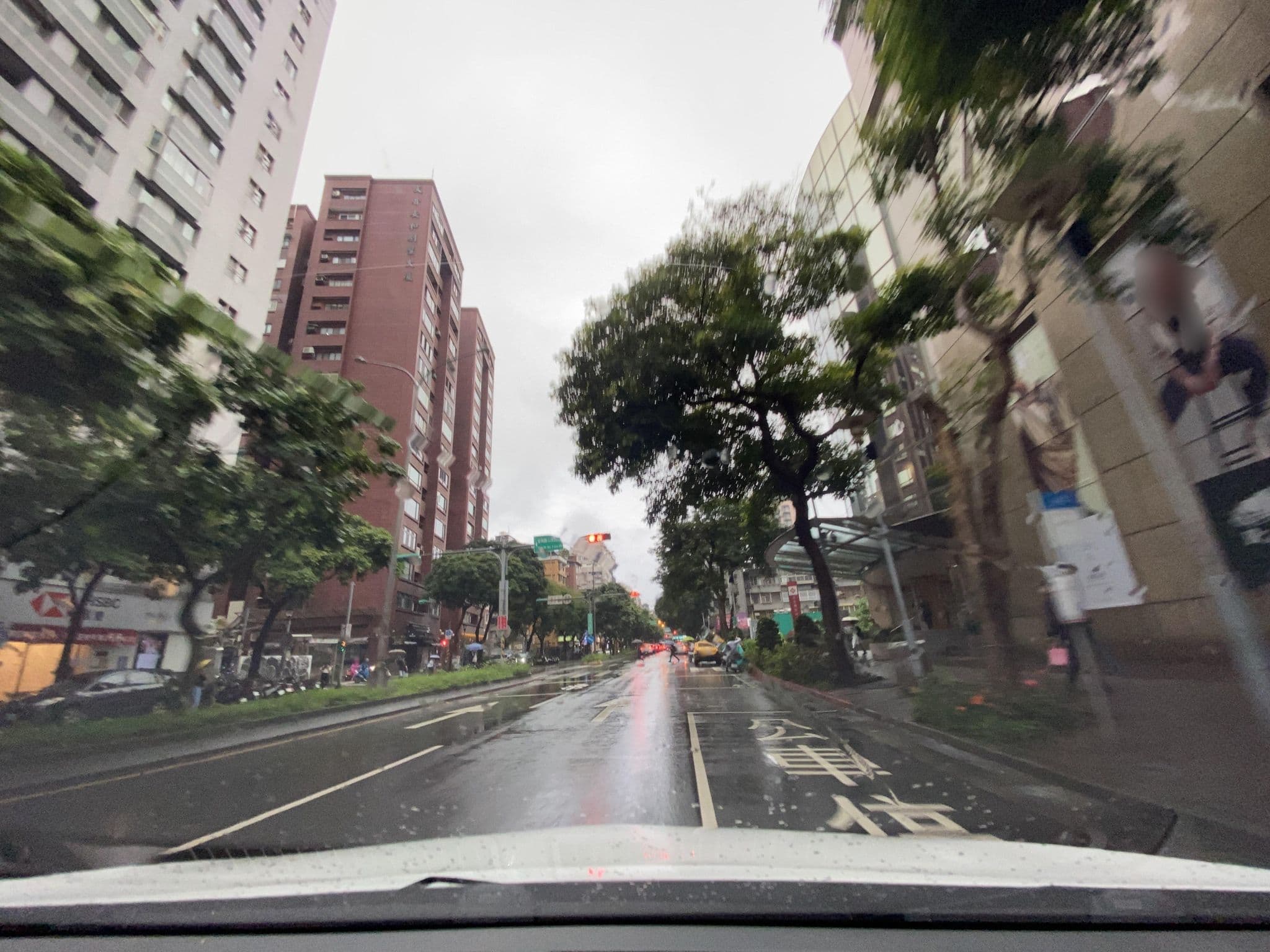 Street view near Rooftop Pool, Taipei — © irvinfly (CC BY-SA · Mapillary)