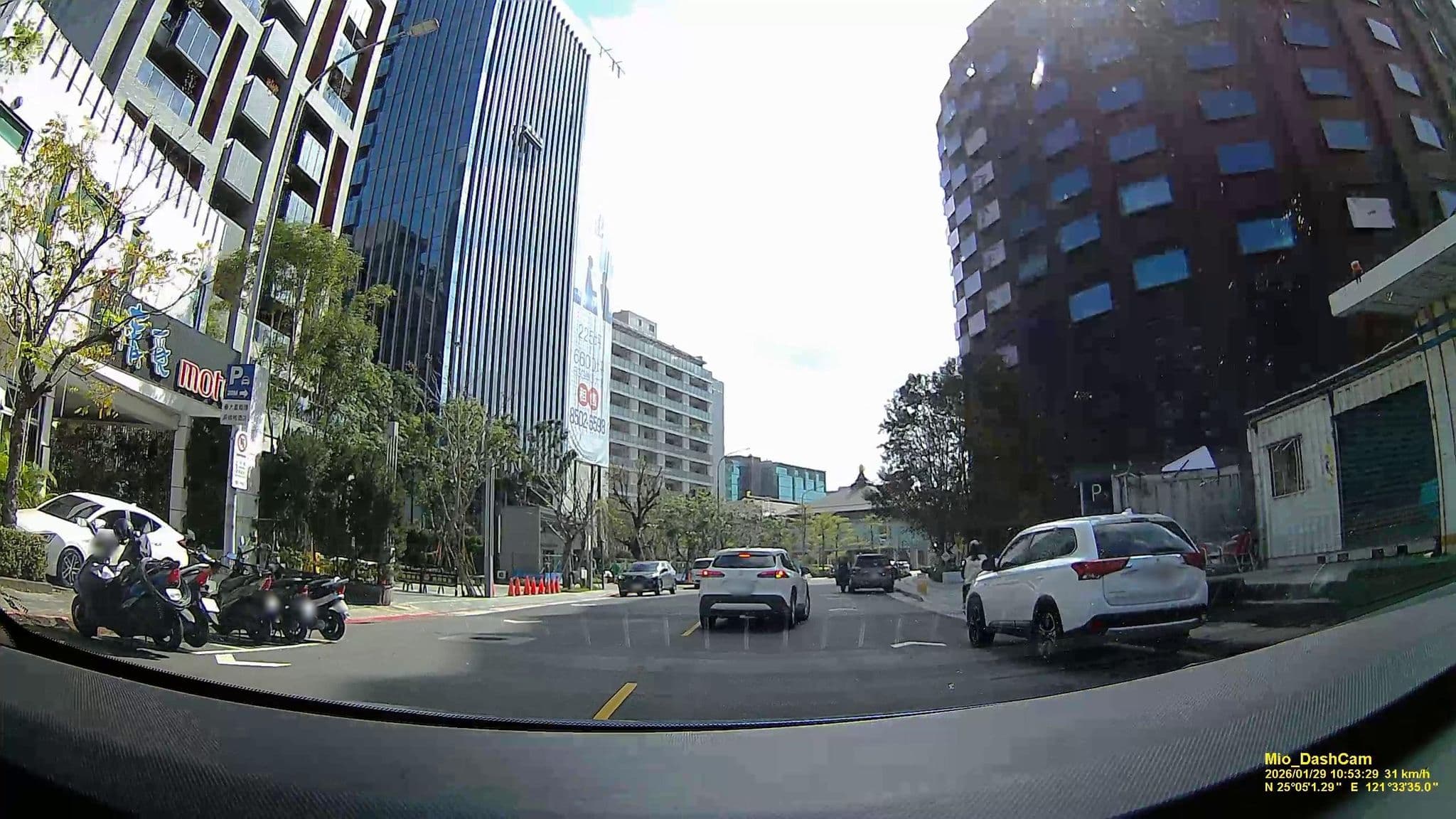 Street view near 情覓汽車旅館, Neihu — © hcyen (CC BY-SA · Mapillary)