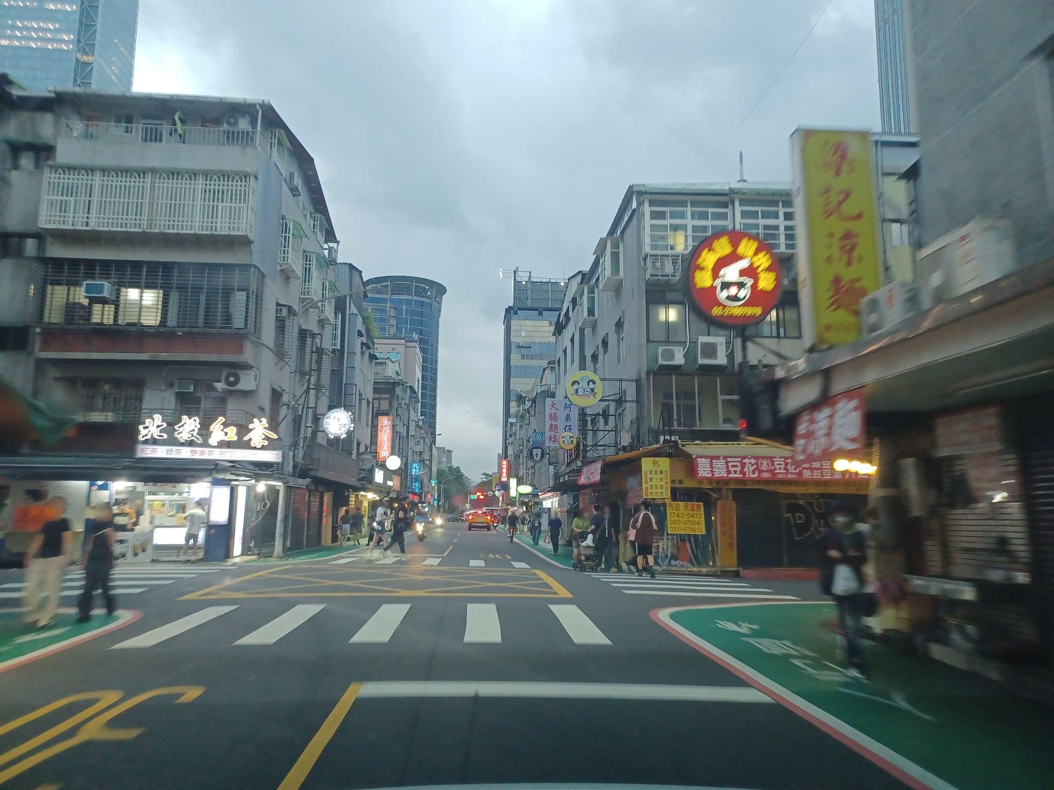 Street view near 香妮旅社, Taipei — © lisbethw1130 (CC BY-SA · Mapillary)