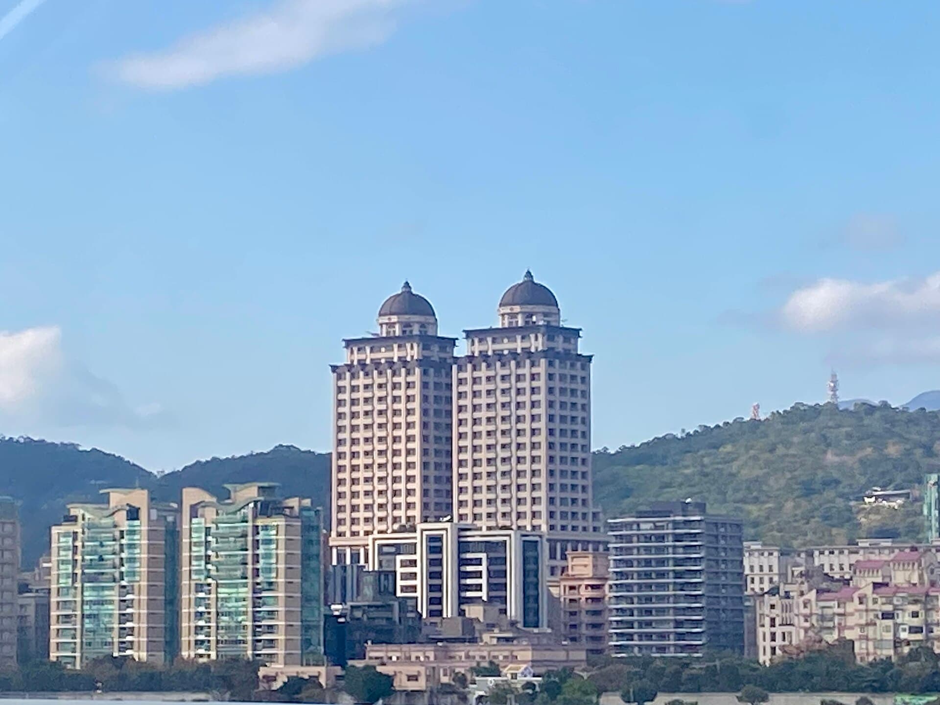 台北美福大飯店 Grand Mayfull Taipei (via Wikimedia Commons, CC BY-SA 2.0)