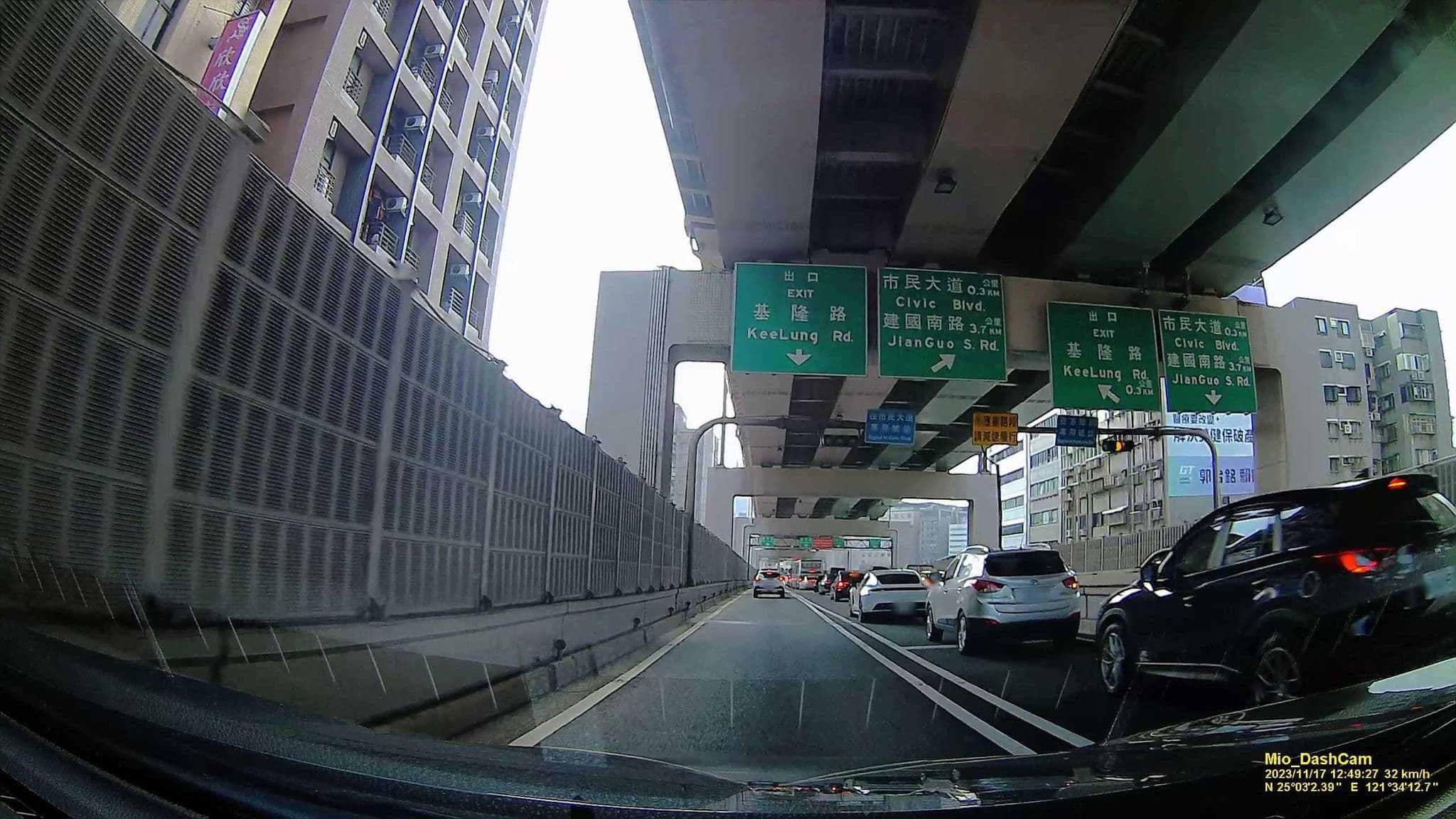 Street view near 晶光旅社, Neihu — © hcyen (CC BY-SA · Mapillary)