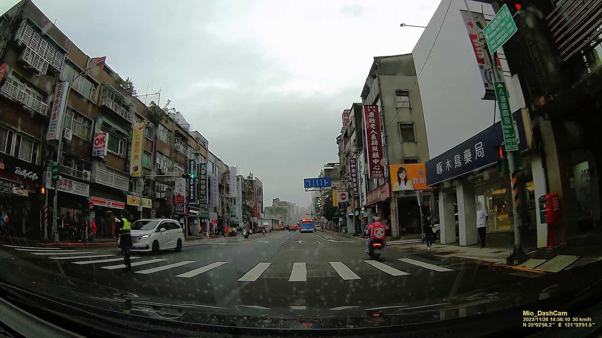 Street view near The Richforest, Taipei — © hcyen (CC BY-SA · Mapillary)
