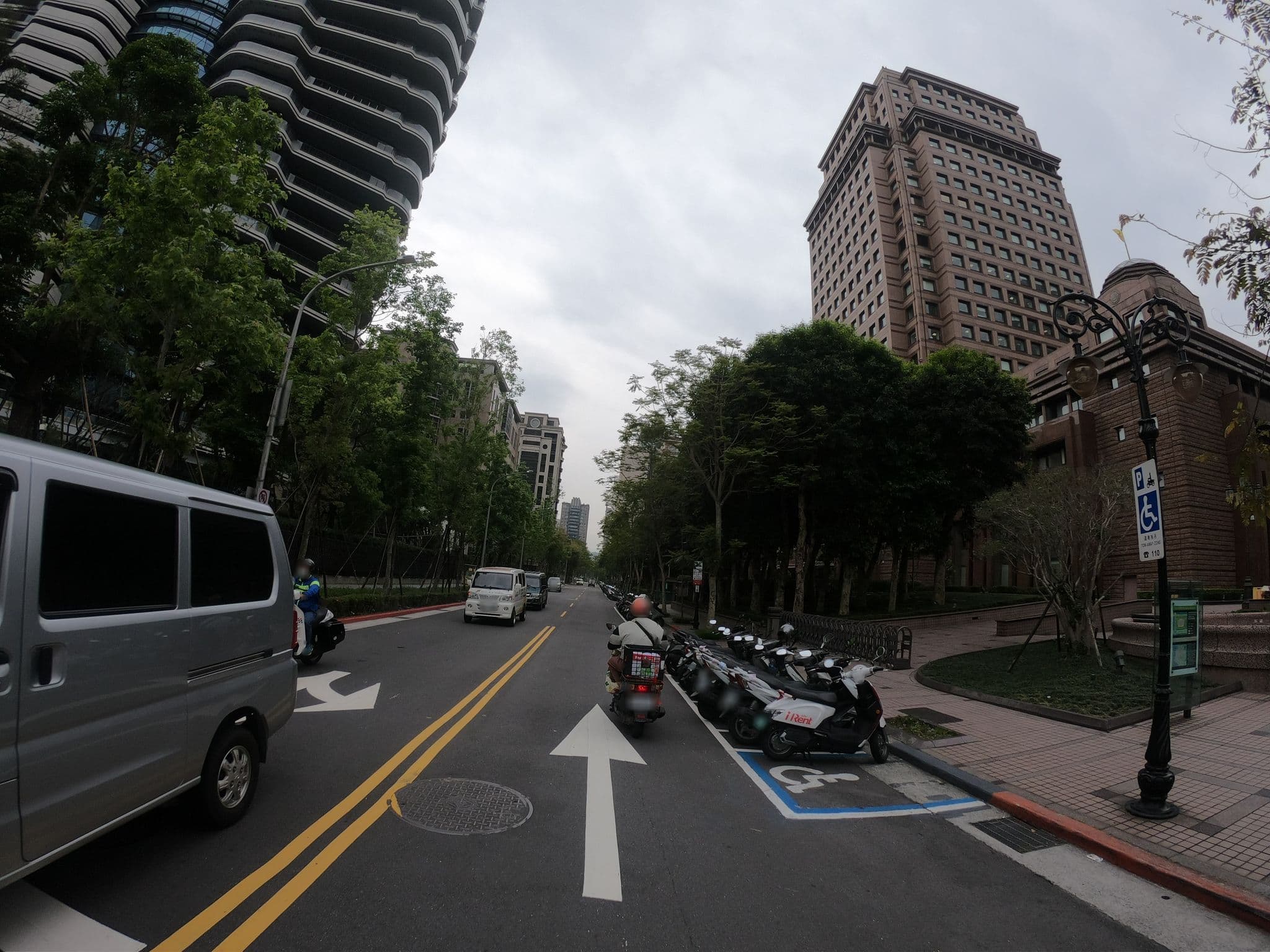 Street view near 亞太會館 Agora Garden Hotel Taipei, Taipei — © heretpe2019 (CC BY-SA · Mapillary)