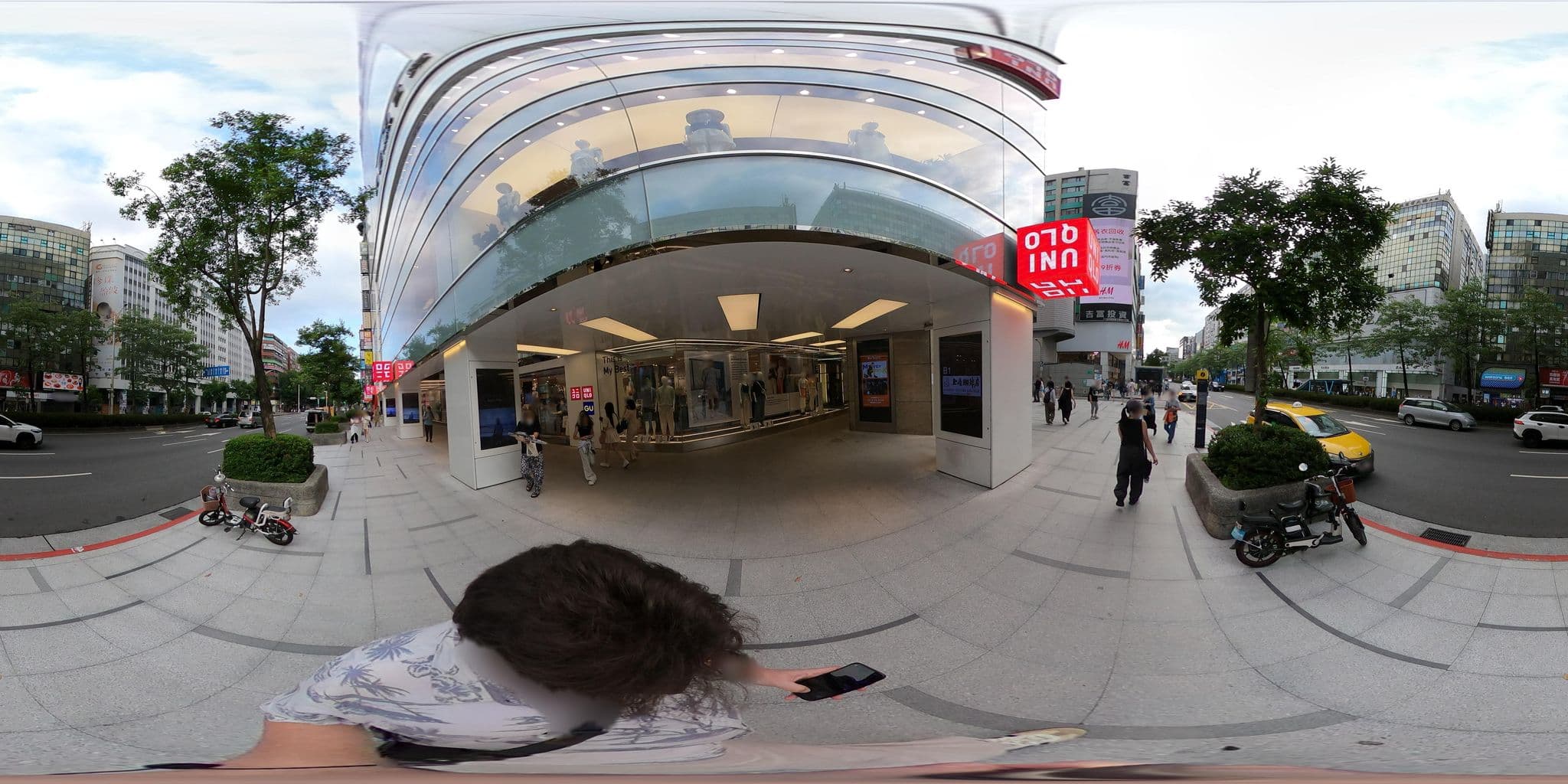 Street view near Green World Hotel Zhongxiao, Taipei — © komali2 (CC BY-SA · Mapillary)