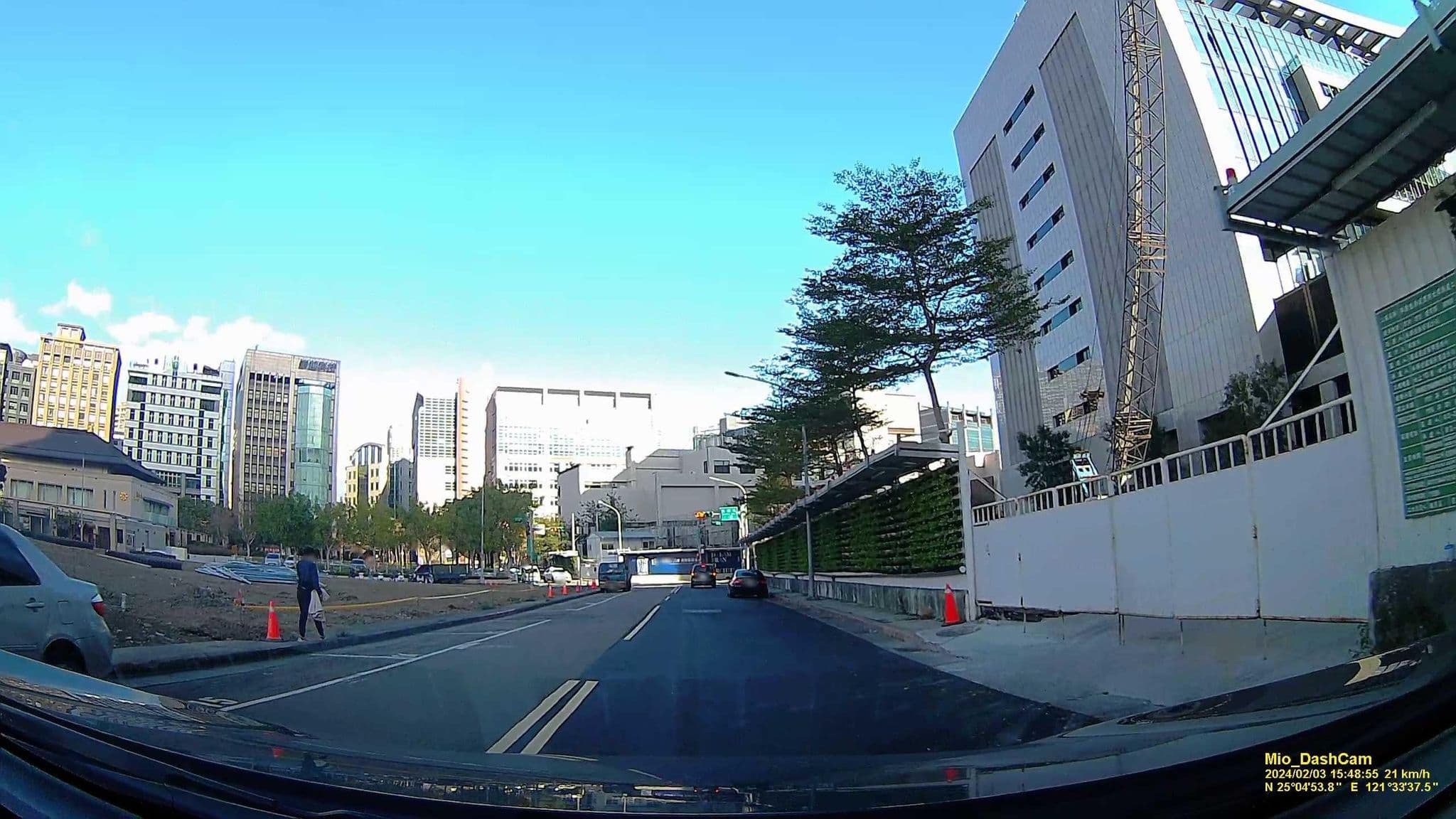Street view near 金殿唯客樂飯店 Golden Palace Hotel, Neihu — © hcyen (CC BY-SA · Mapillary)