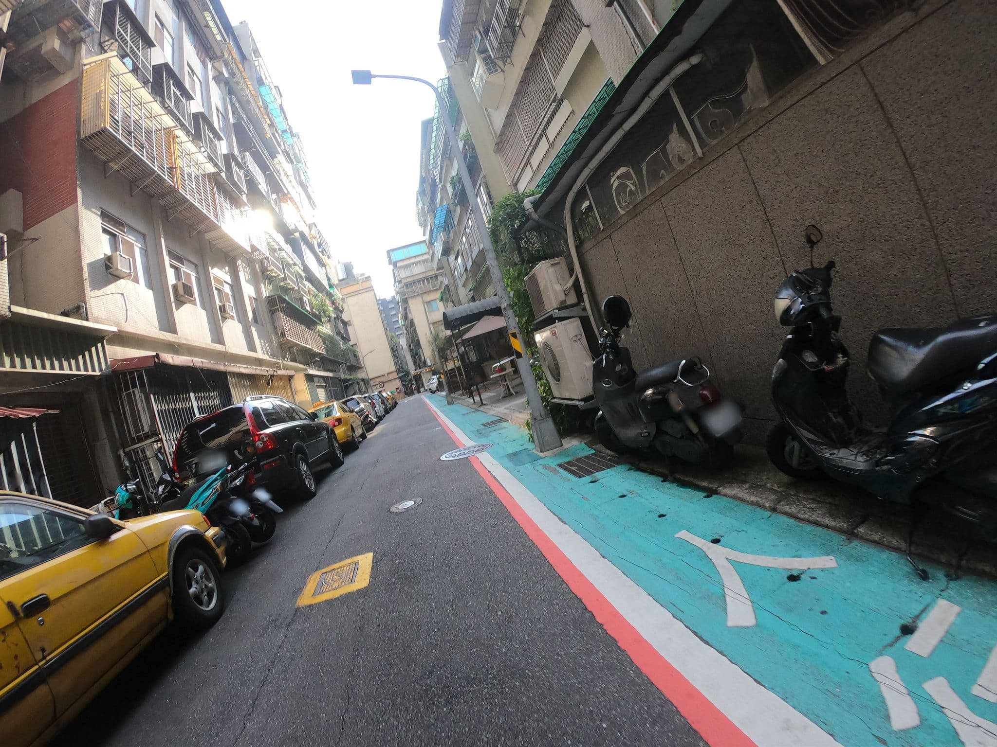 Street view near Design Condo, Taipei — © heretpe2019 (CC BY-SA · Mapillary)