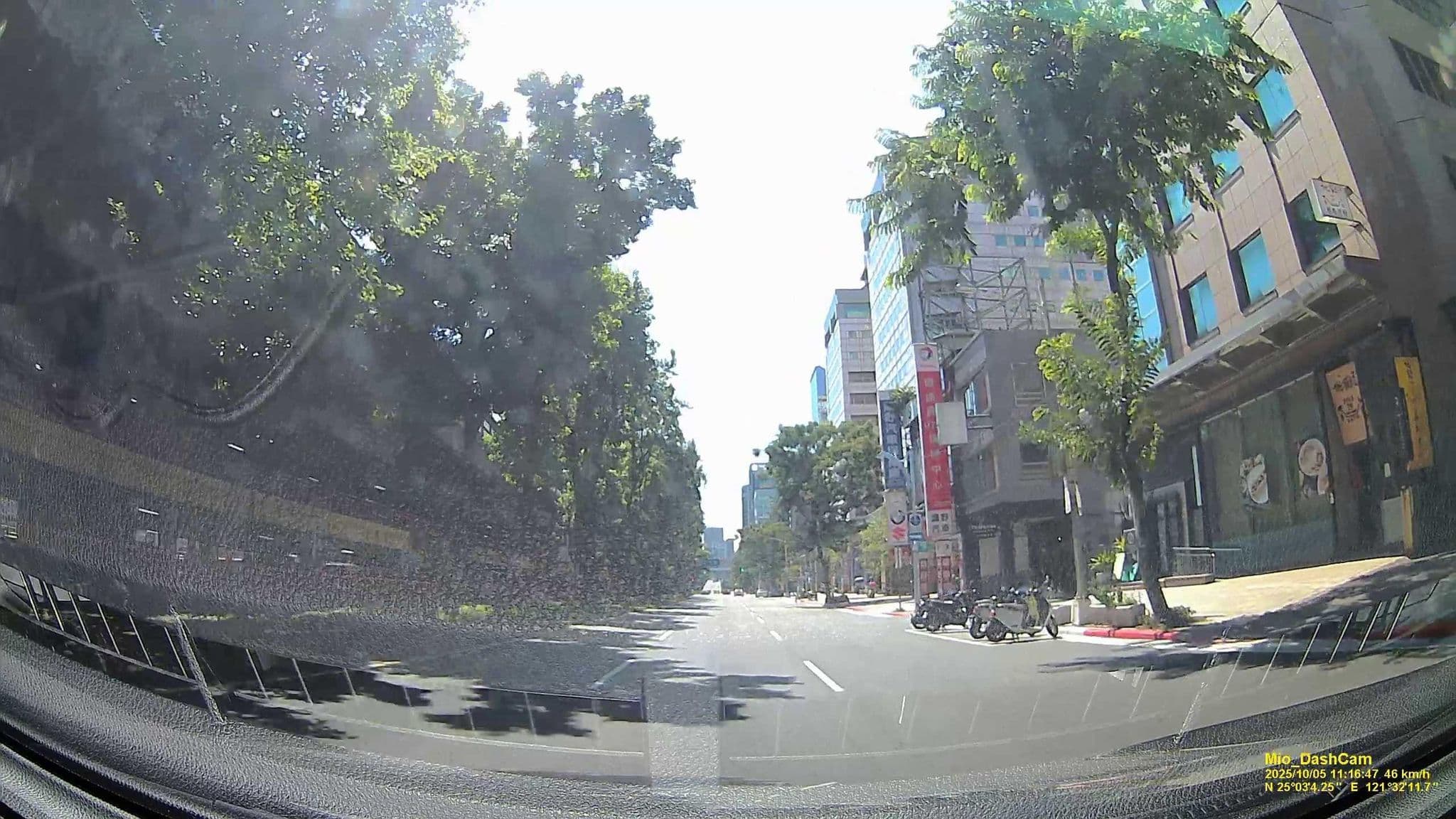 Street view near 洛碁商旅（建北）, Taipei — © hcyen (CC BY-SA · Mapillary)