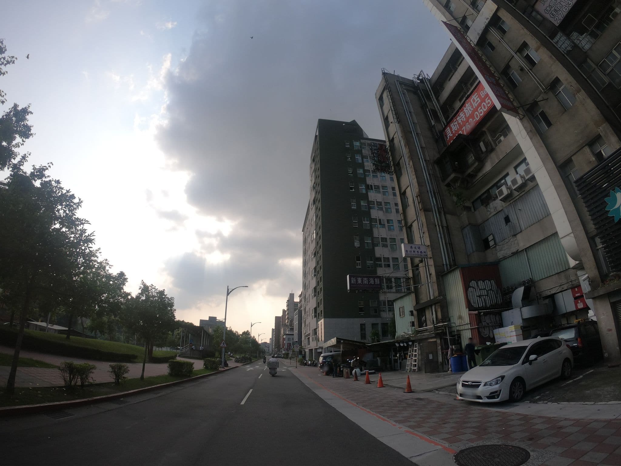 Street view near 立建商務旅店, Neihu — © heretpe2019 (CC BY-SA · Mapillary)