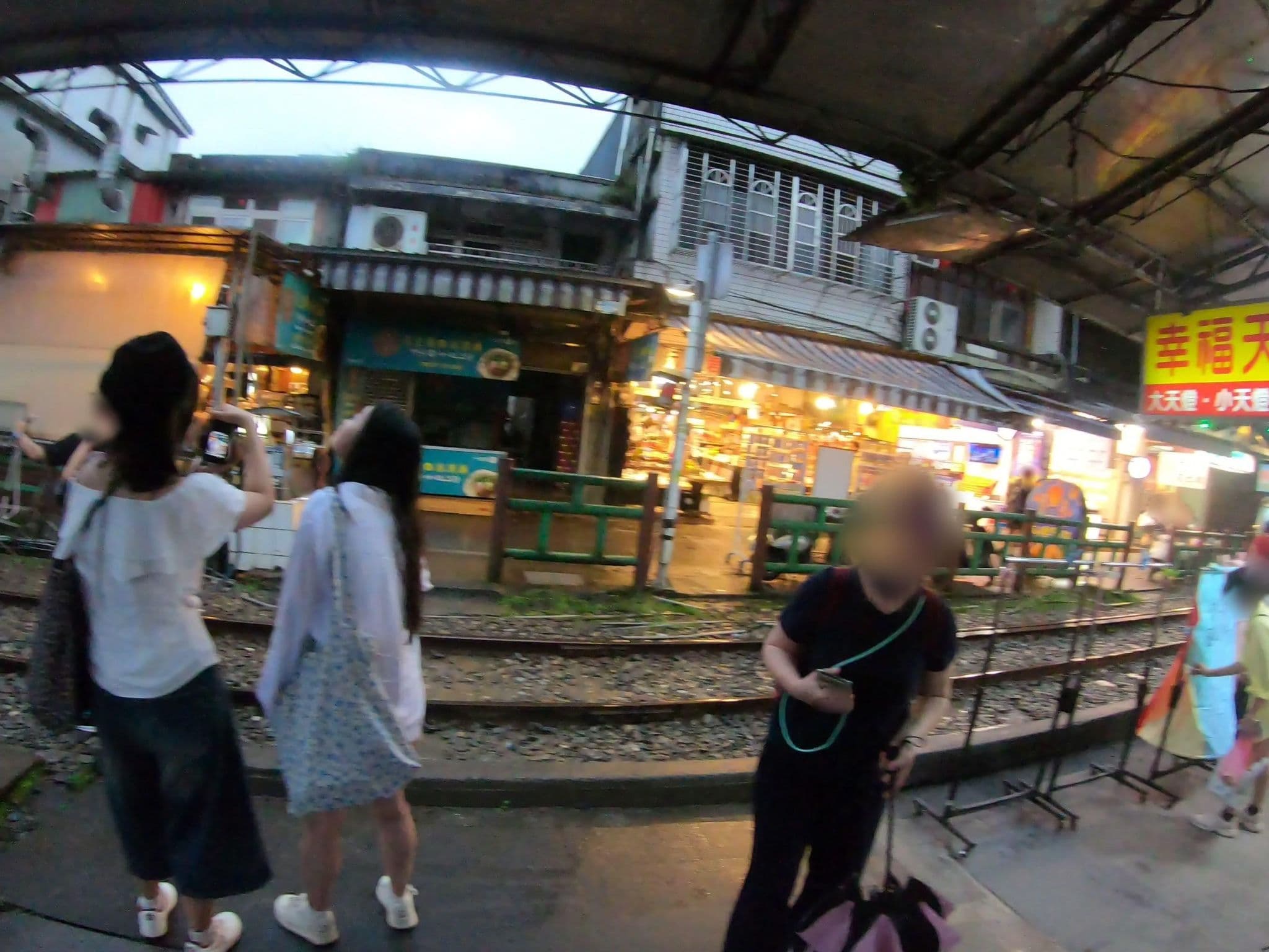 Street view near 樓仔厝, Jiufen — © algirdasc (CC BY-SA · Mapillary)