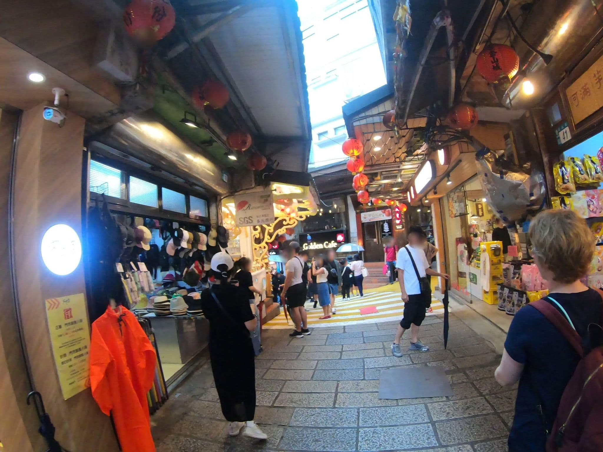 Street view near 貓窩民宿 Mew's House, Jiufen — © algirdasc (CC BY-SA · Mapillary)