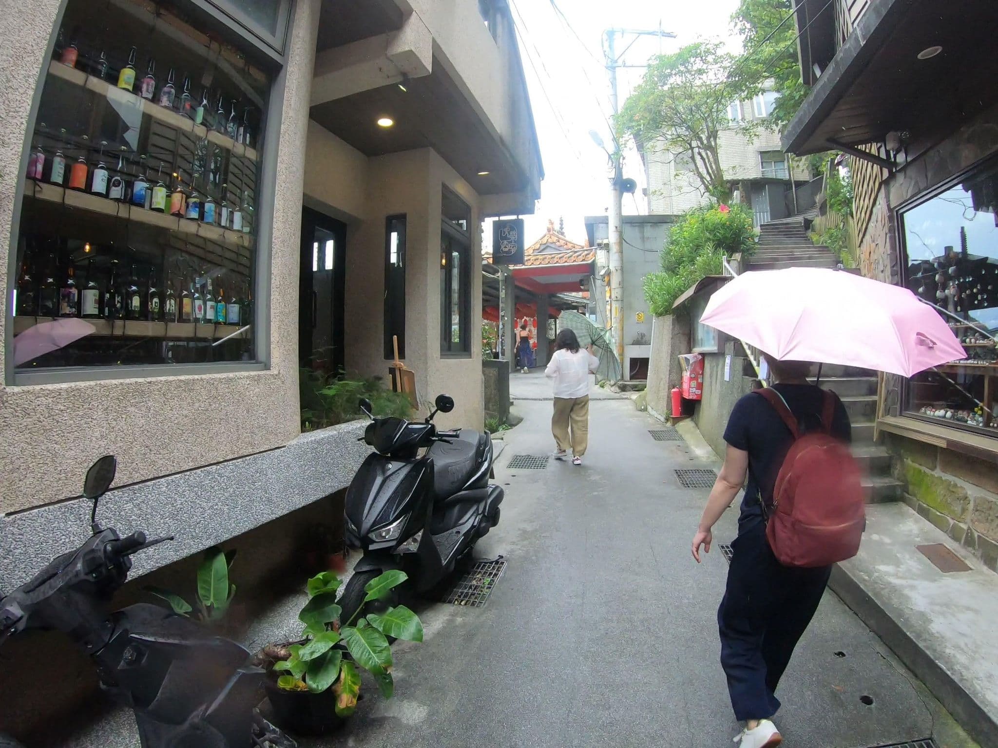 Street view near 九份香橙豬lvd, Jiufen — © algirdasc (CC BY-SA · Mapillary)