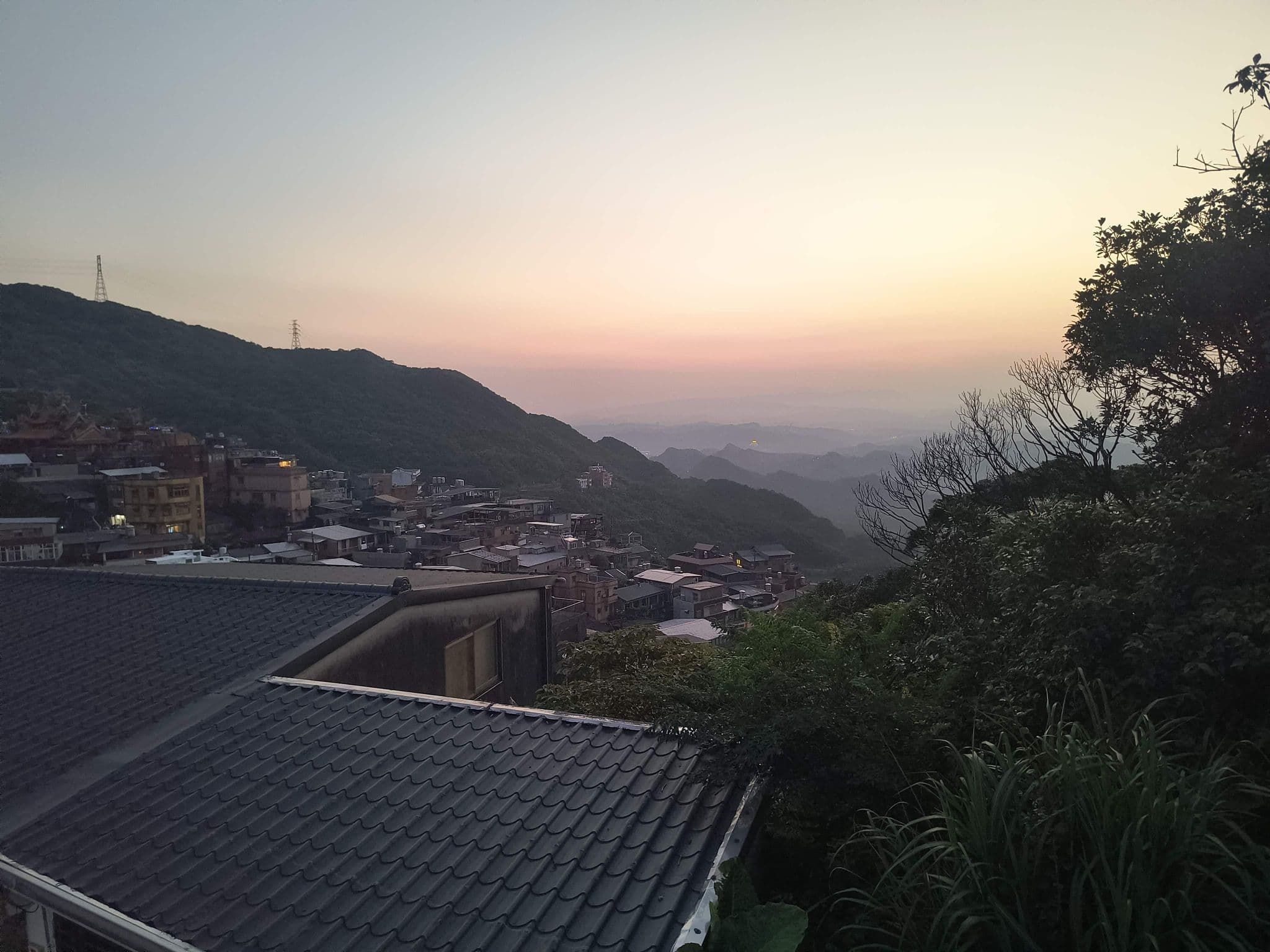Street view near 九份縁憶民宿, Jiufen — © mapeadora (CC BY-SA · Mapillary)