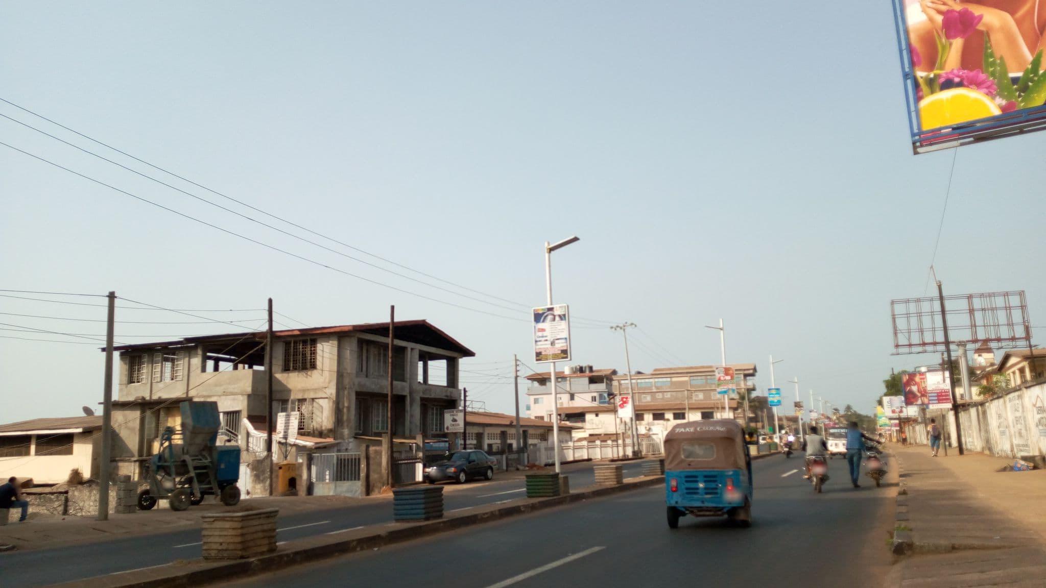 Street view near Raza guesthouse Freetown, Freetown — © tommy001 (CC BY-SA · Mapillary)