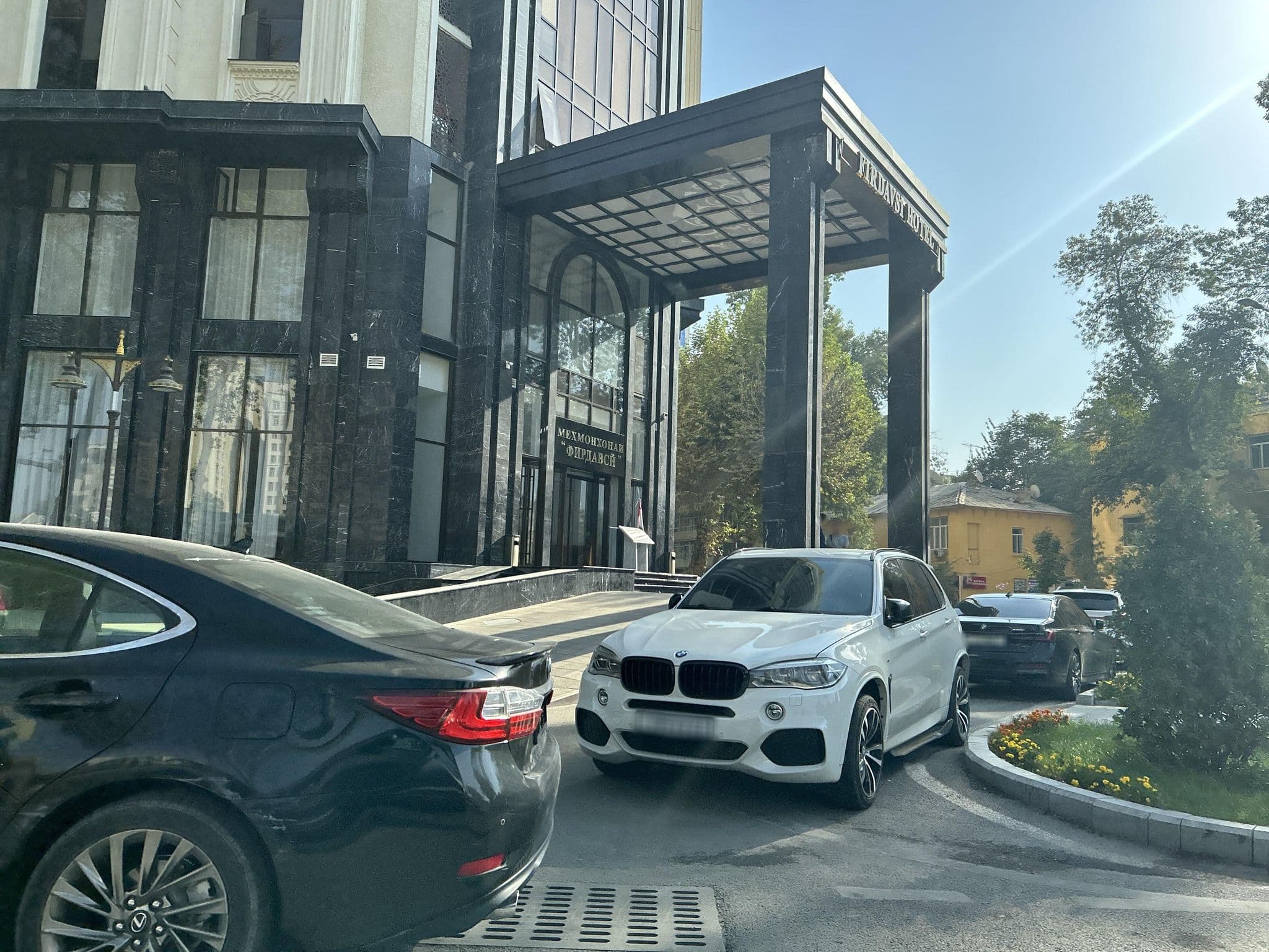 Street view near Hotel Panorama, Dushanbe — © krah (CC BY-SA · Mapillary)