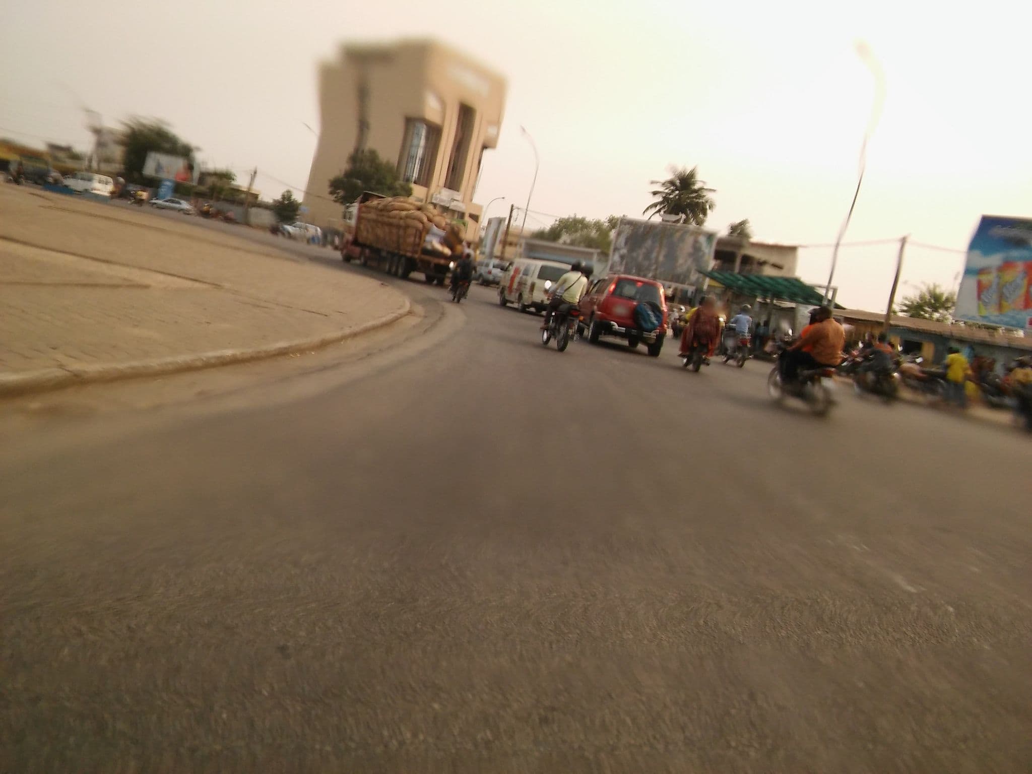 Street view near Hotel de l'Etoile, Cotonou — © saliousoft (CC BY-SA · Mapillary)