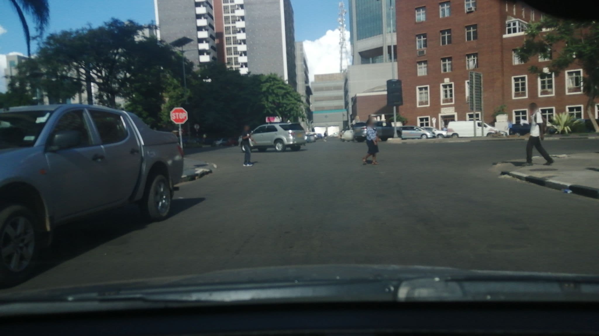 Street view near Monomotapa Hotel, Harare — © sadombaj (CC BY-SA · Mapillary)