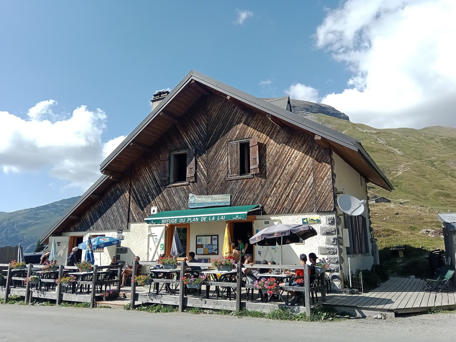 Refuge du Plan de la Lai (via Wikimedia Commons, CC BY-SA 4.0)