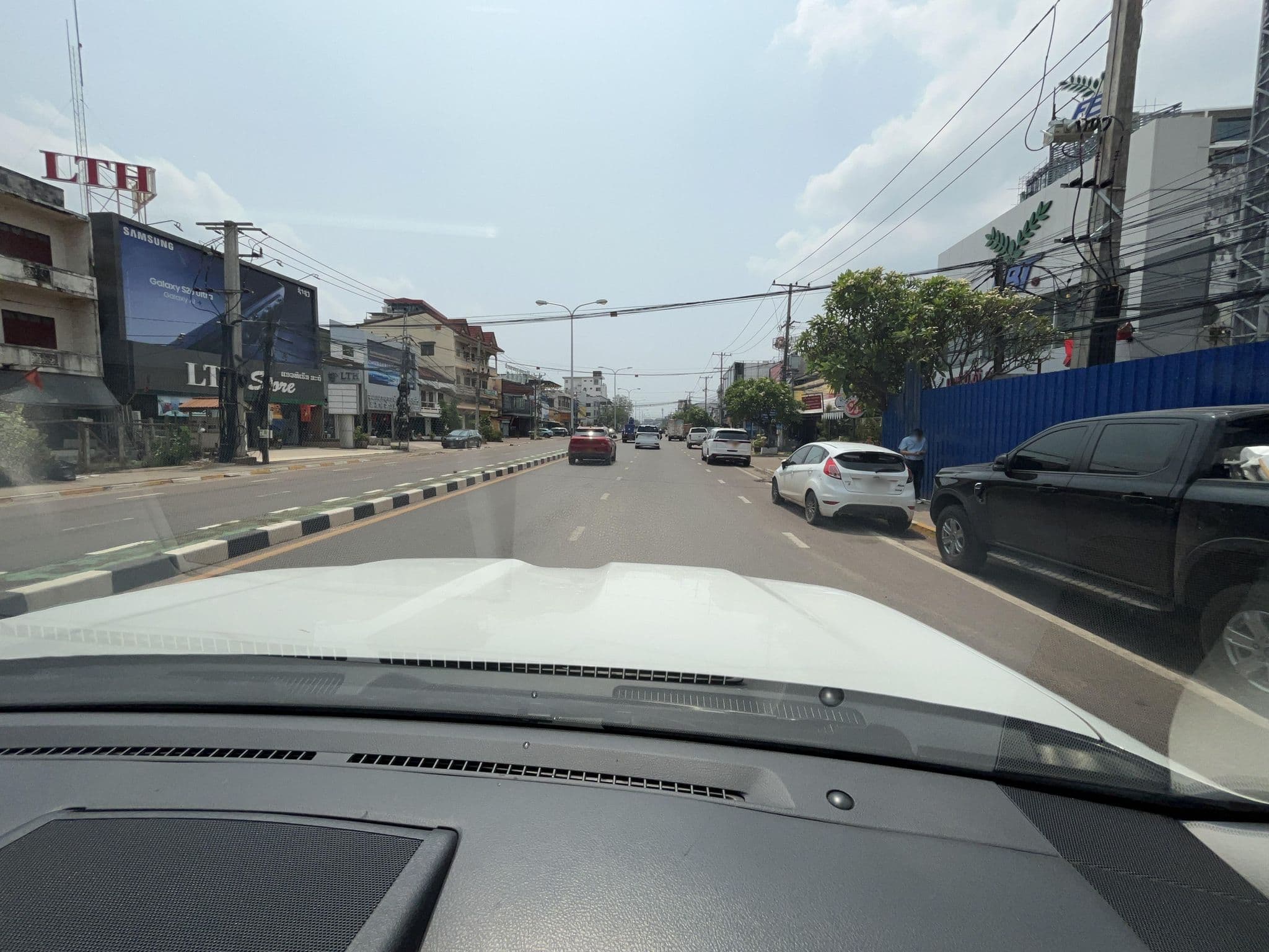 Street view near โรงแรมแสงตะวัน, Vientiane — © naokiosaka (CC BY-SA · Mapillary)
