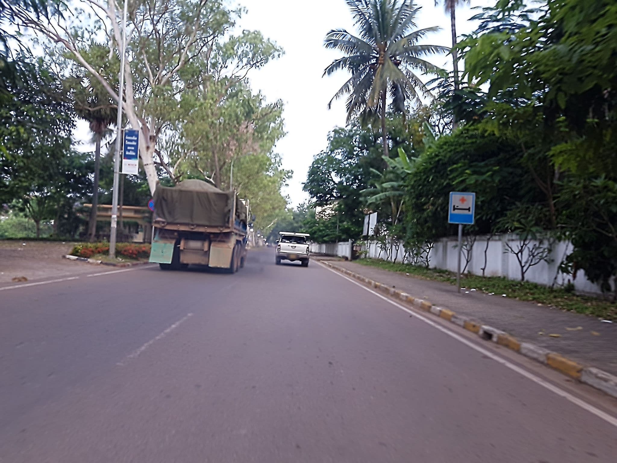 Street view near ໂຮງແຮມດອນຈັນພາເລຊ, Vientiane — © mbethke (CC BY-SA · Mapillary)