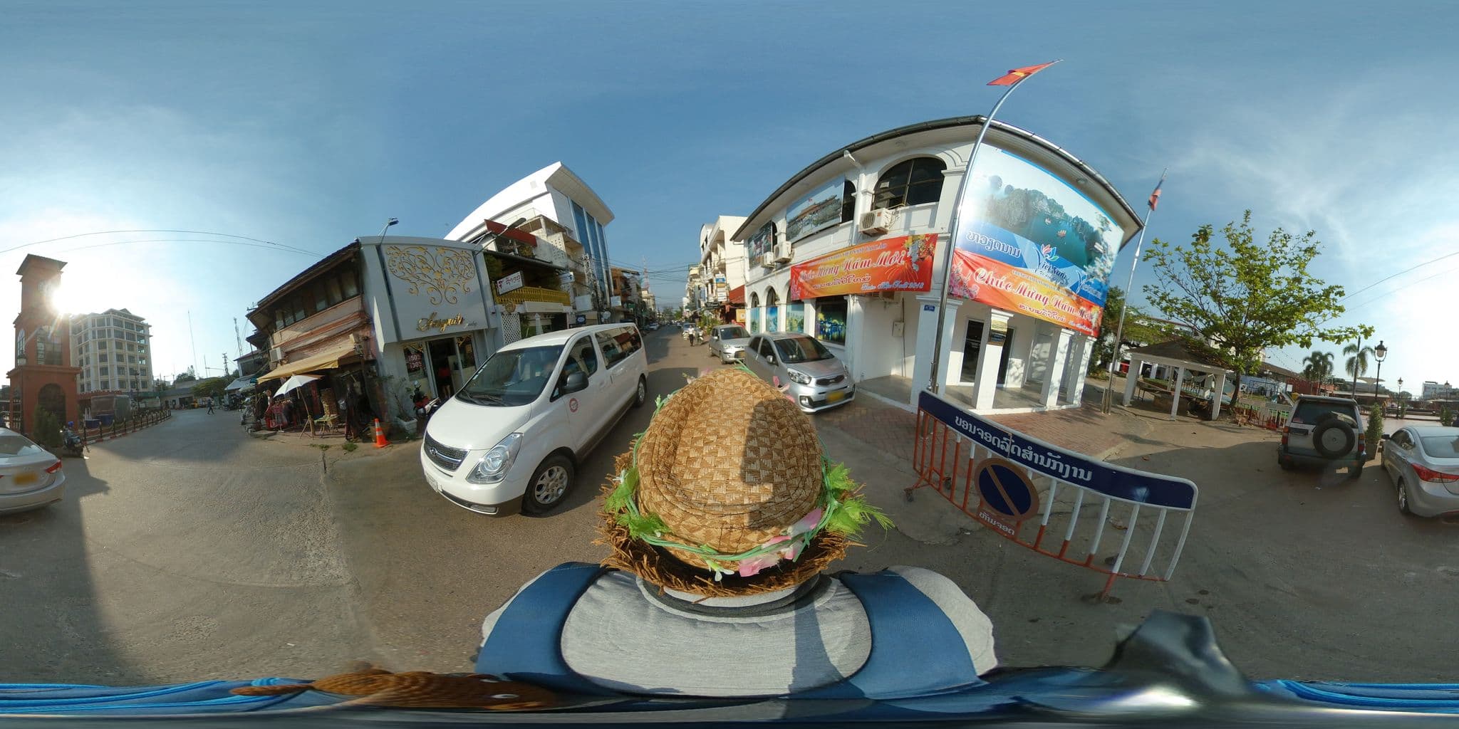Street view near The Elephant Crossing Hotel, Vientiane — © garok (CC BY-SA · Mapillary)