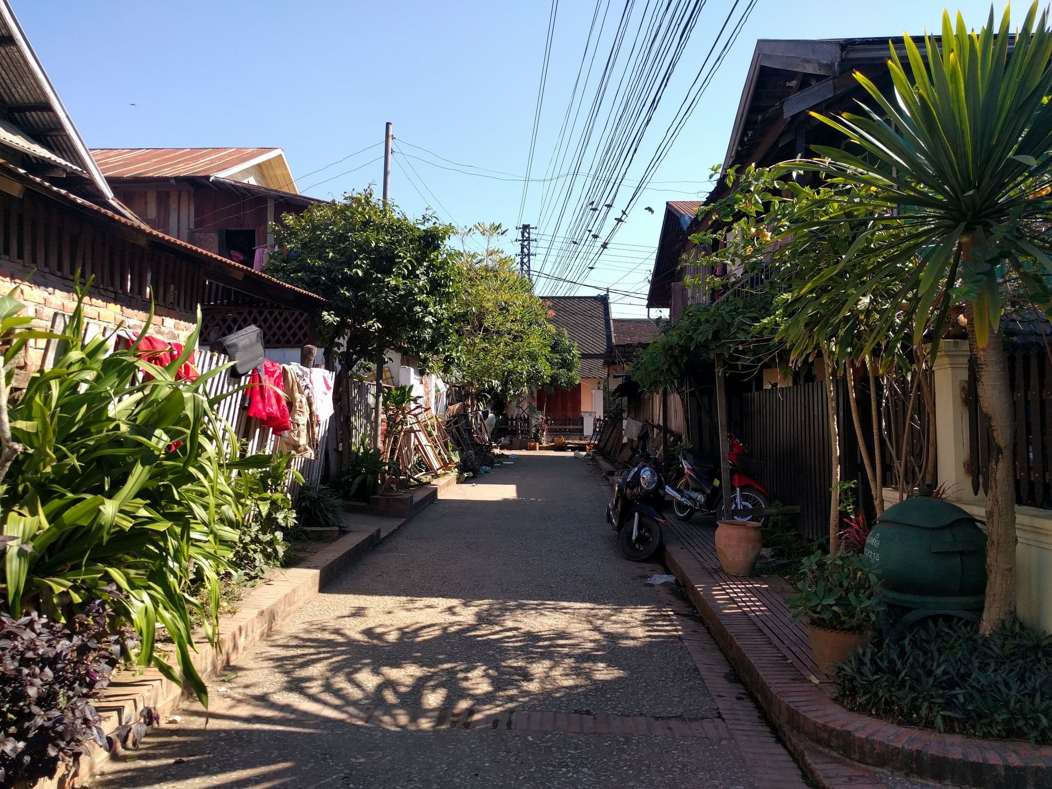 Street view near Villa Muang Laos, Luang Prabang — © emackres (CC BY-SA · Mapillary)