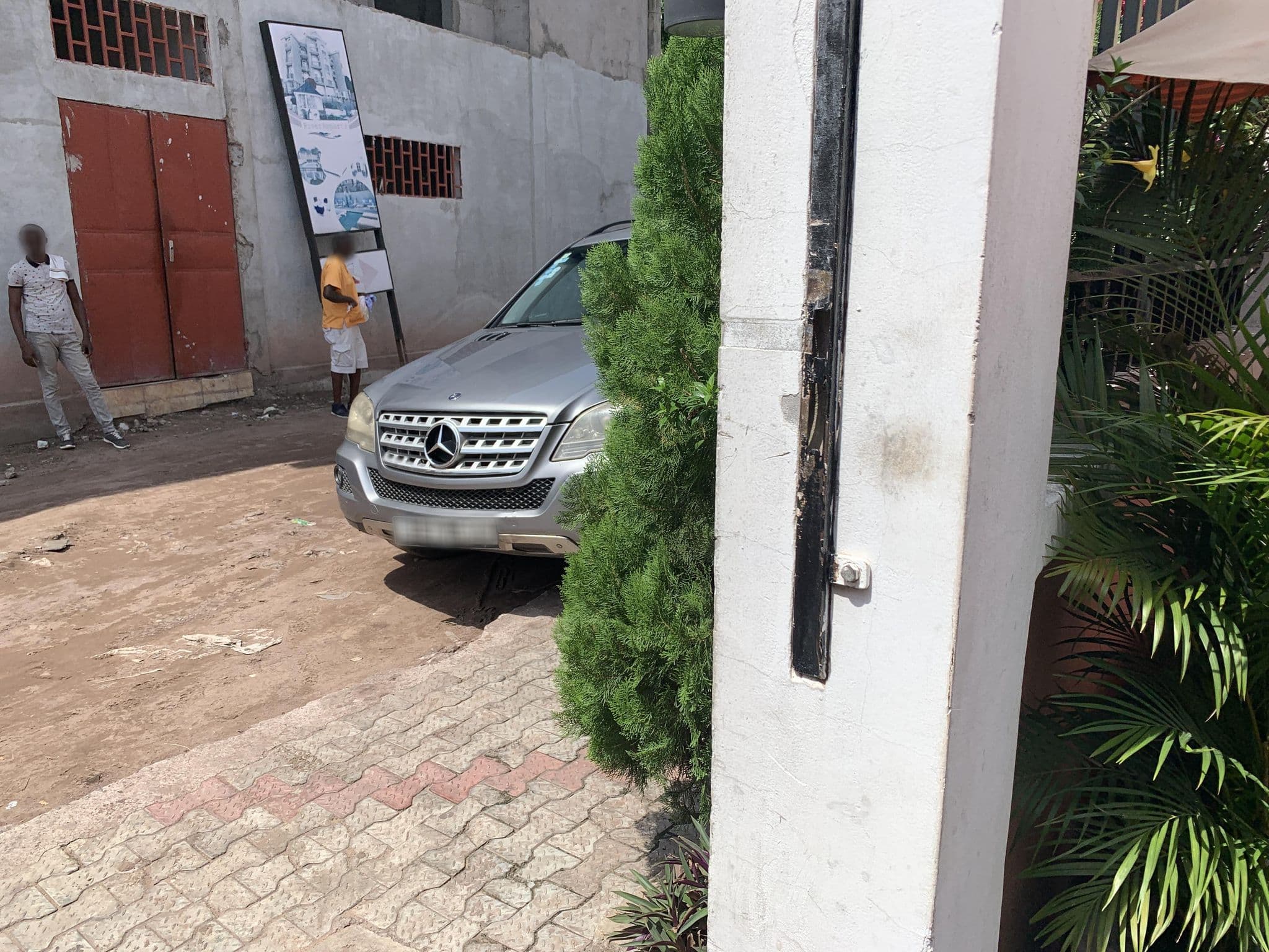 Street view near River appartments, Brazzaville — © walkerb10 (CC BY-SA · Mapillary)