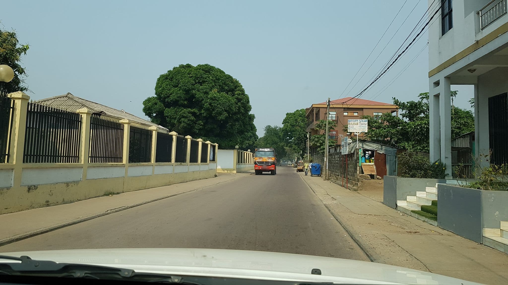 Street view near Brazza Hotel, Brazzaville — © xdu (CC BY-SA · Mapillary)