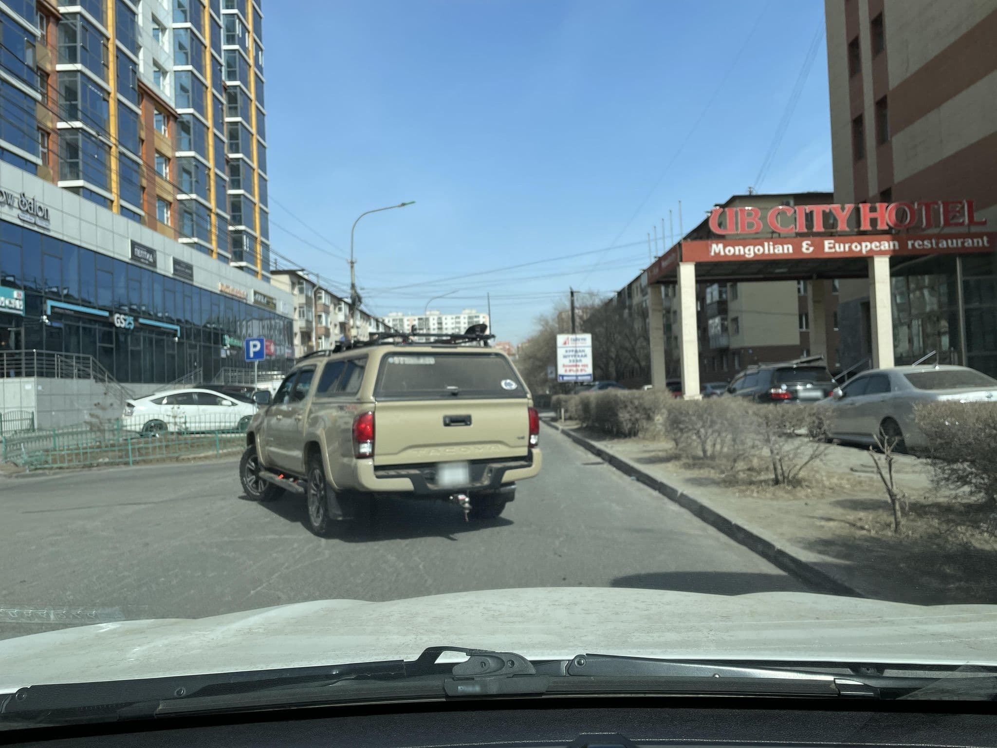 Street view near UB City Hotel, Ulan Bator — © ganzorig (CC BY-SA · Mapillary)