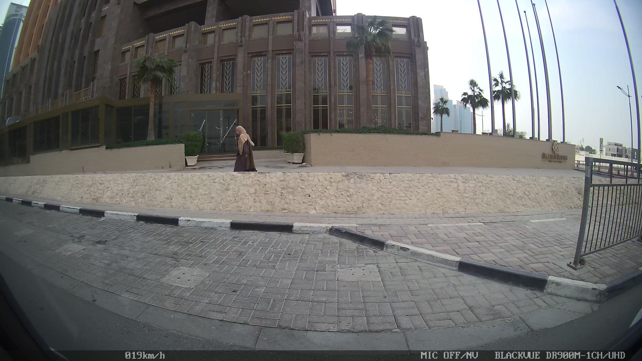 Street view near Fraiser Suites - West Bay, Al ‘Unayzah — © kaart_2 (CC BY-SA · Mapillary)