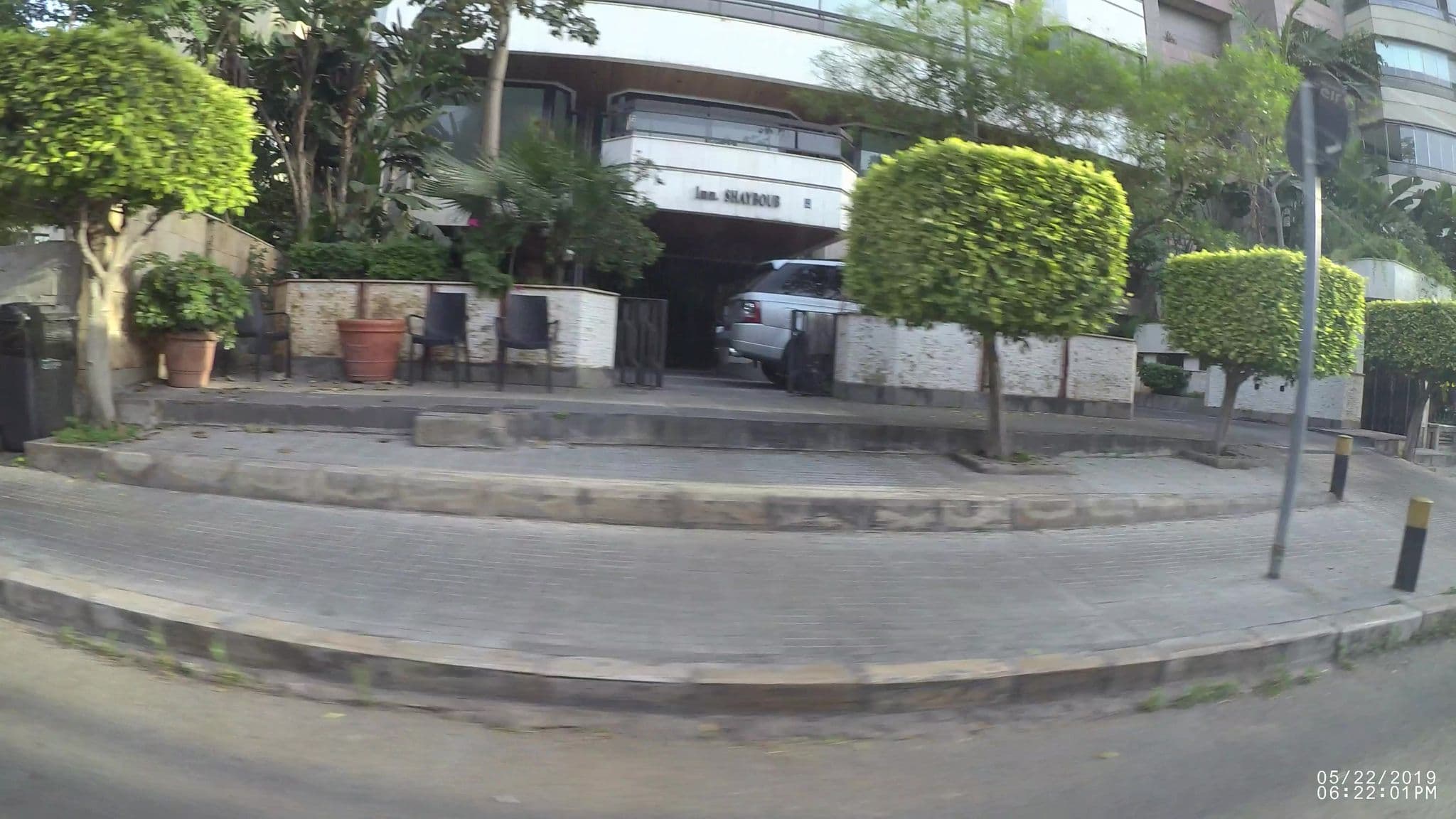 Street view near جفينور روتانا, Ra’s Bayrūt — © kaartcam (CC BY-SA · Mapillary)