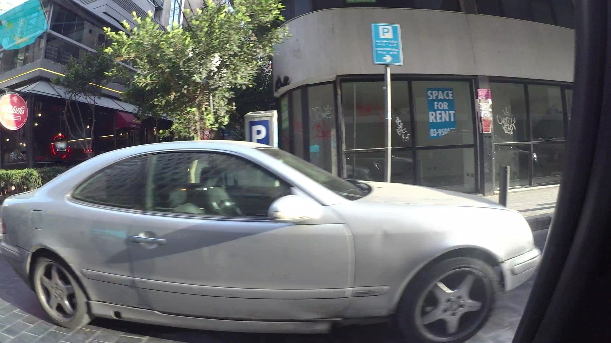 Street view near Howard Johnson Grand Hotel Versailles Beirut, Ra’s Bayrūt — © kaartcam (CC BY-SA · Mapillary)