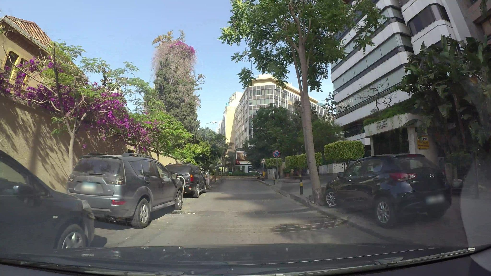 Street view near فندق جفنيور روتانا, Ra’s Bayrūt — © kaartcam (CC BY-SA · Mapillary)