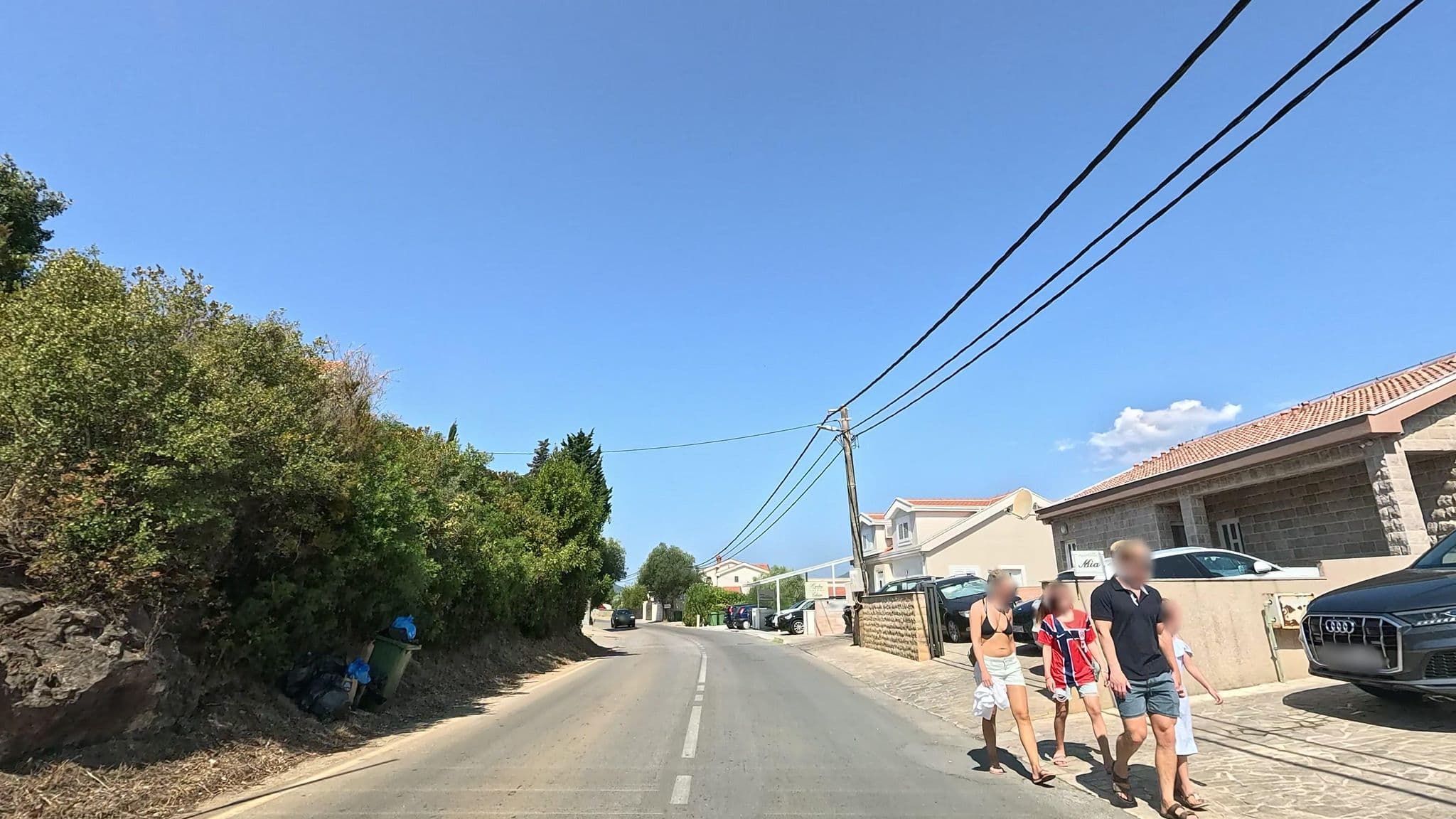 Street view near Edera, Tivat — © Cakalovski (CC BY-SA · Mapillary)