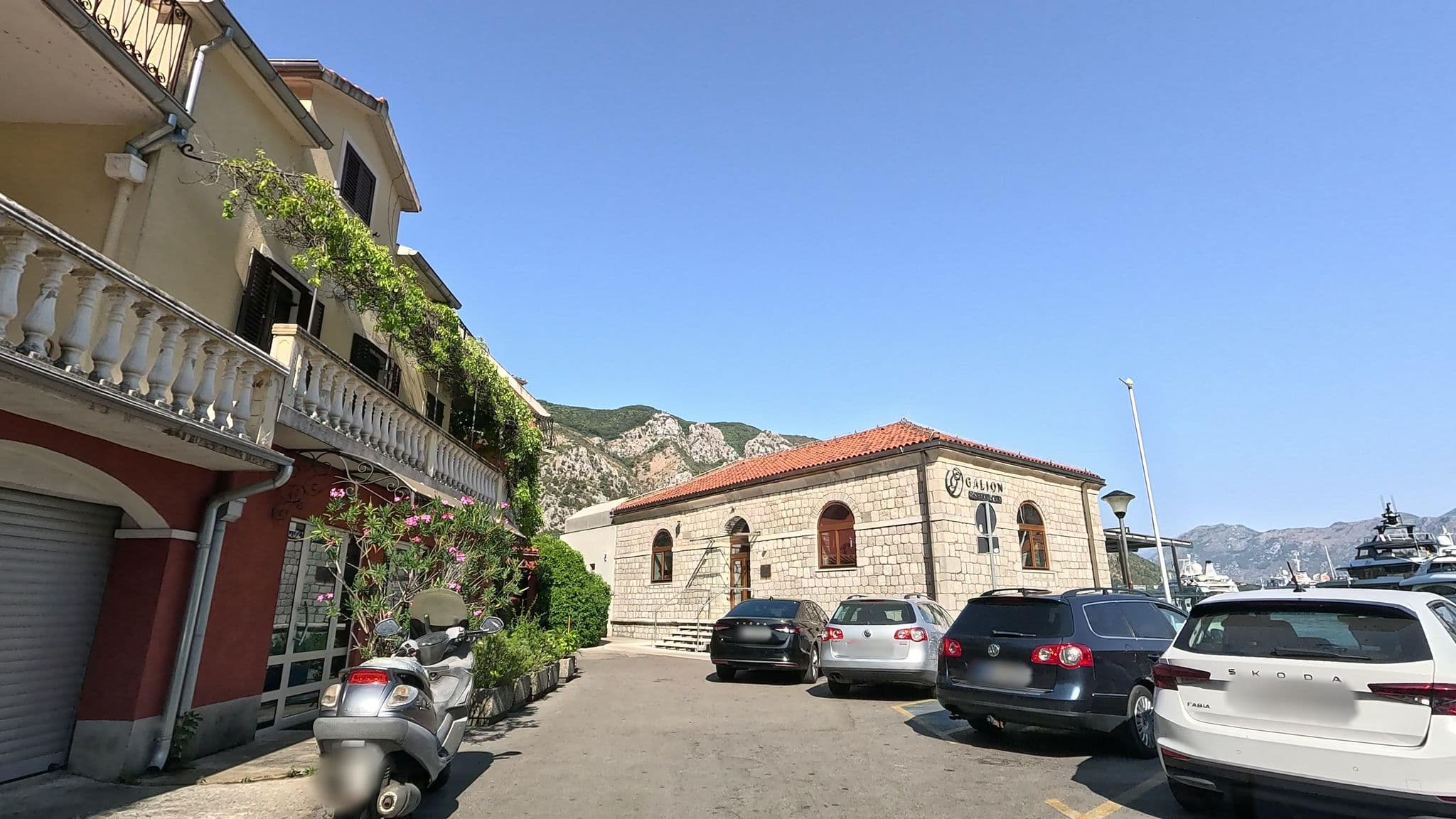 Street view near Apartments Qualitas, Kotor — © Cakalovski (CC BY-SA · Mapillary)
