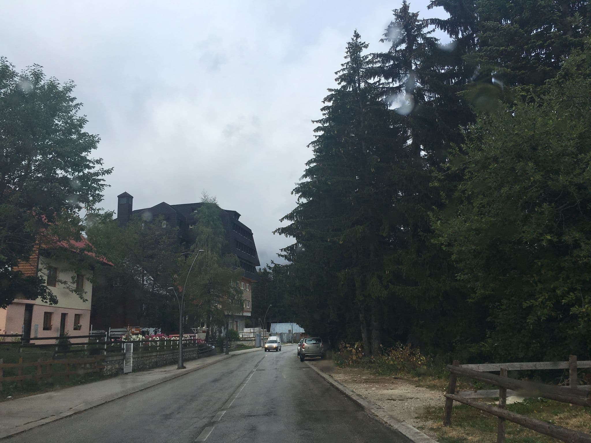 Street view near Durmitor Inn, Žabljak — © batavs (CC BY-SA · Mapillary)