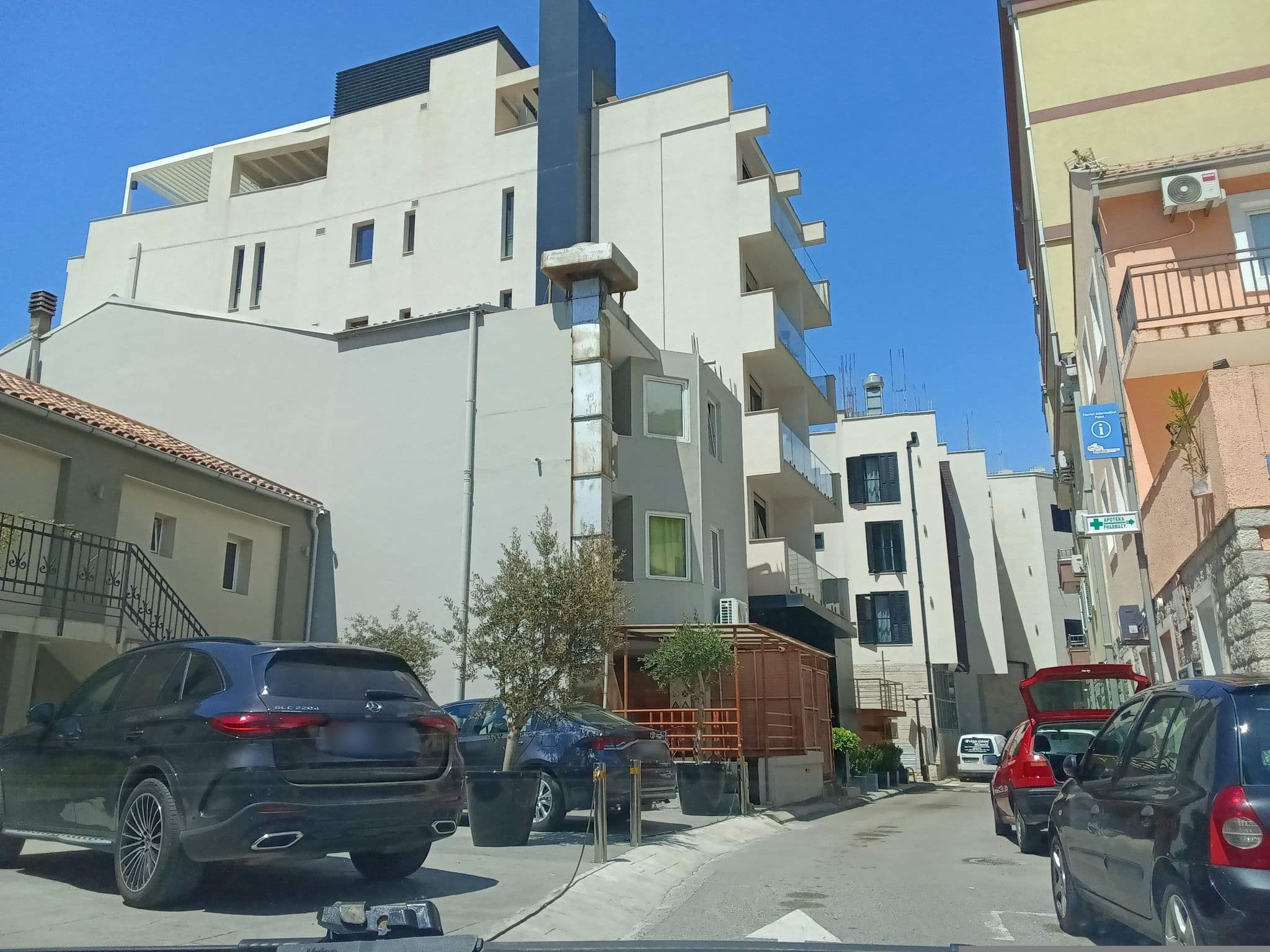Street view near Lux Tri ribara ****, Budva — © gisbudva (CC BY-SA · Mapillary)