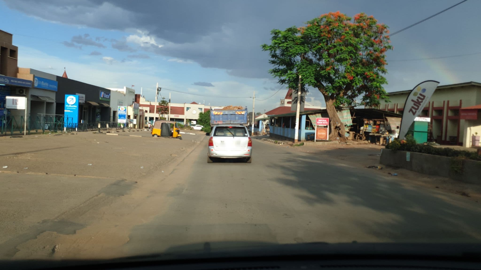 Street view near Kiboko Hotel, Lilongwe, Lilongwe — © jthnz (CC BY-SA · Mapillary)