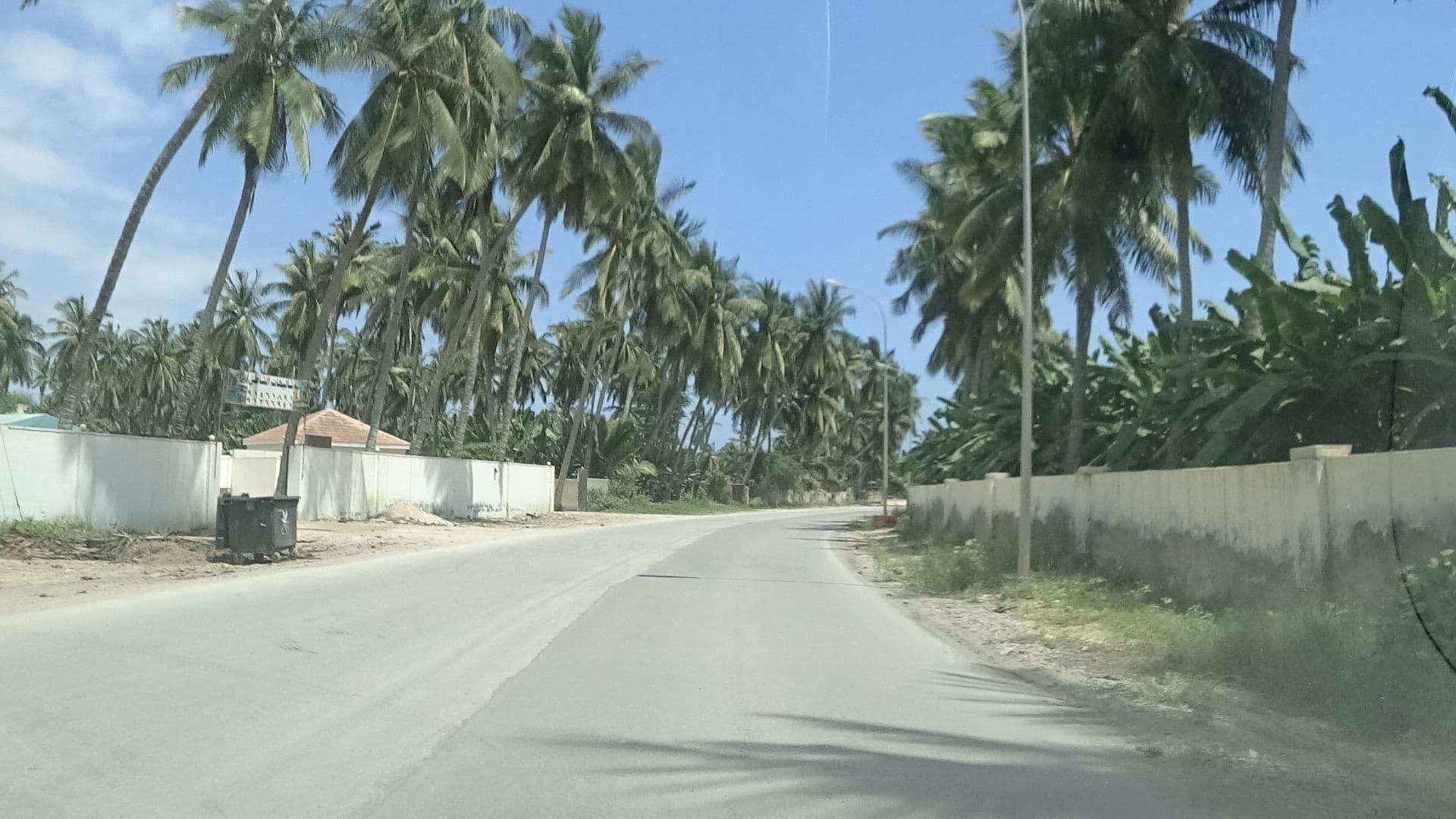 Street view near Beach Villa 104 Al Baleed Resort, Şalālah — © vbombaerts (CC BY-SA · Mapillary)