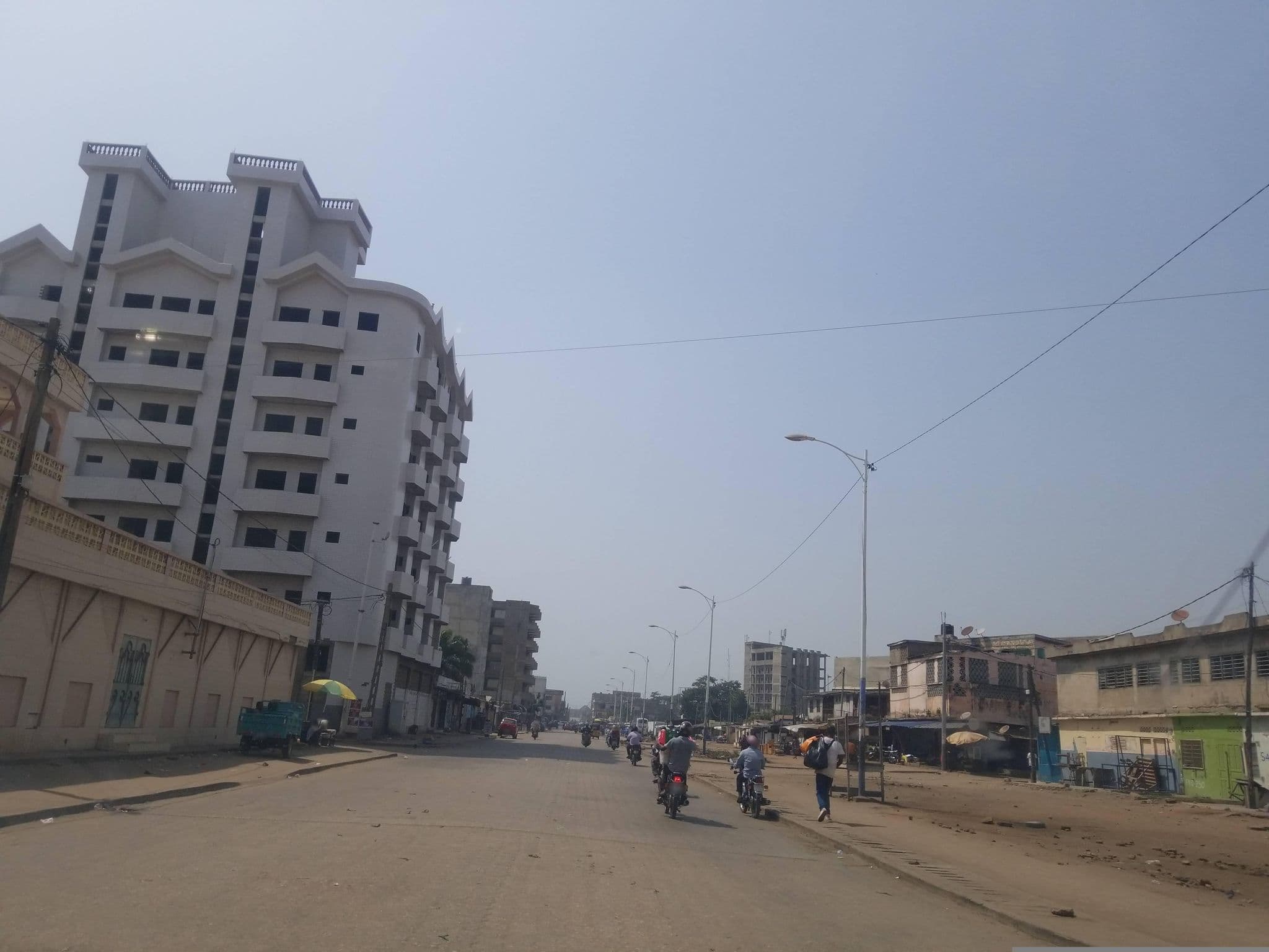 Street view near Hotel le Sphinx, Lomé — © agecet (CC BY-SA · Mapillary)