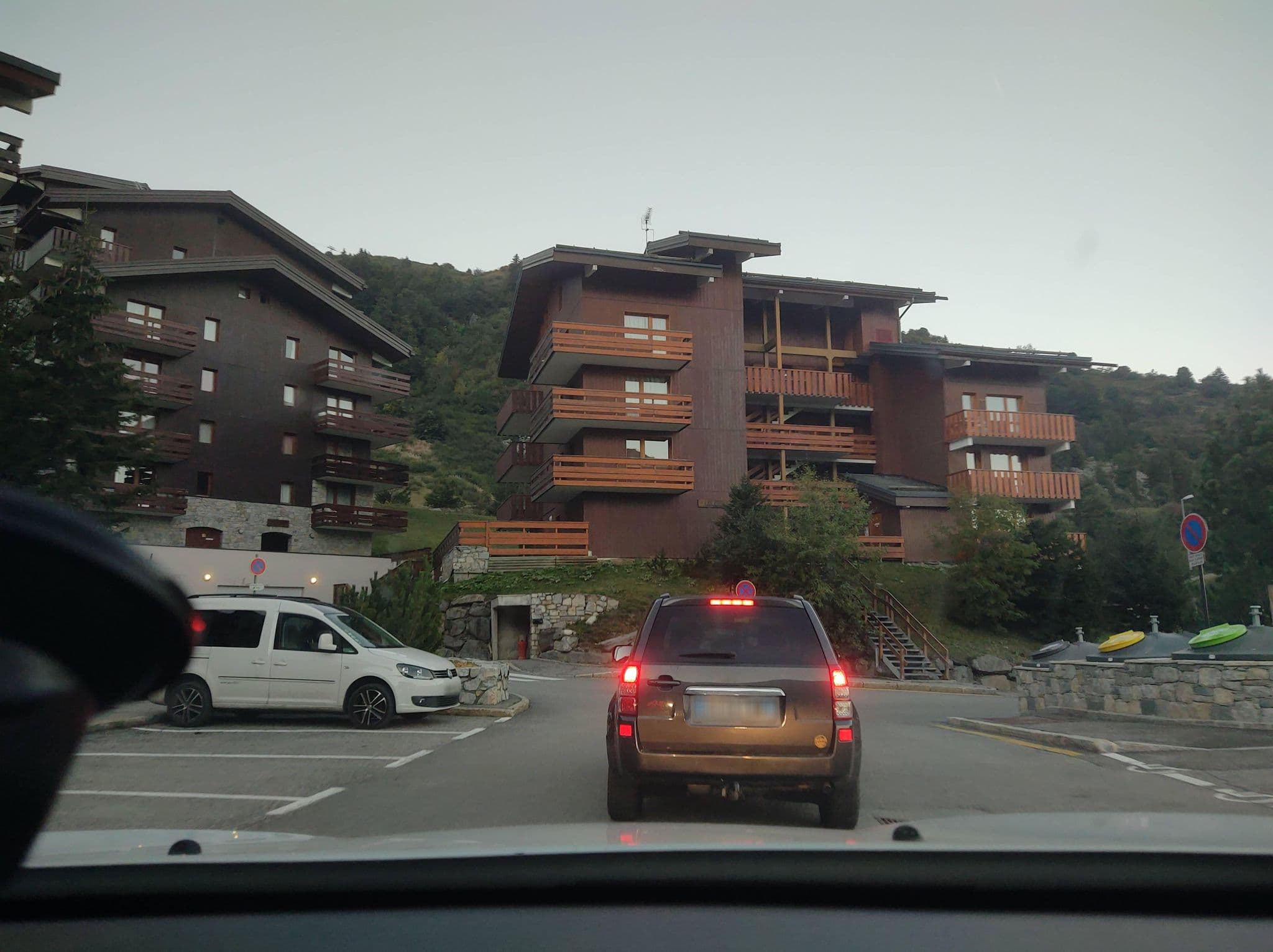 Street view near Le Lac Blanc, Méribel — © MatthieuF4FNE (CC BY-SA · Mapillary)