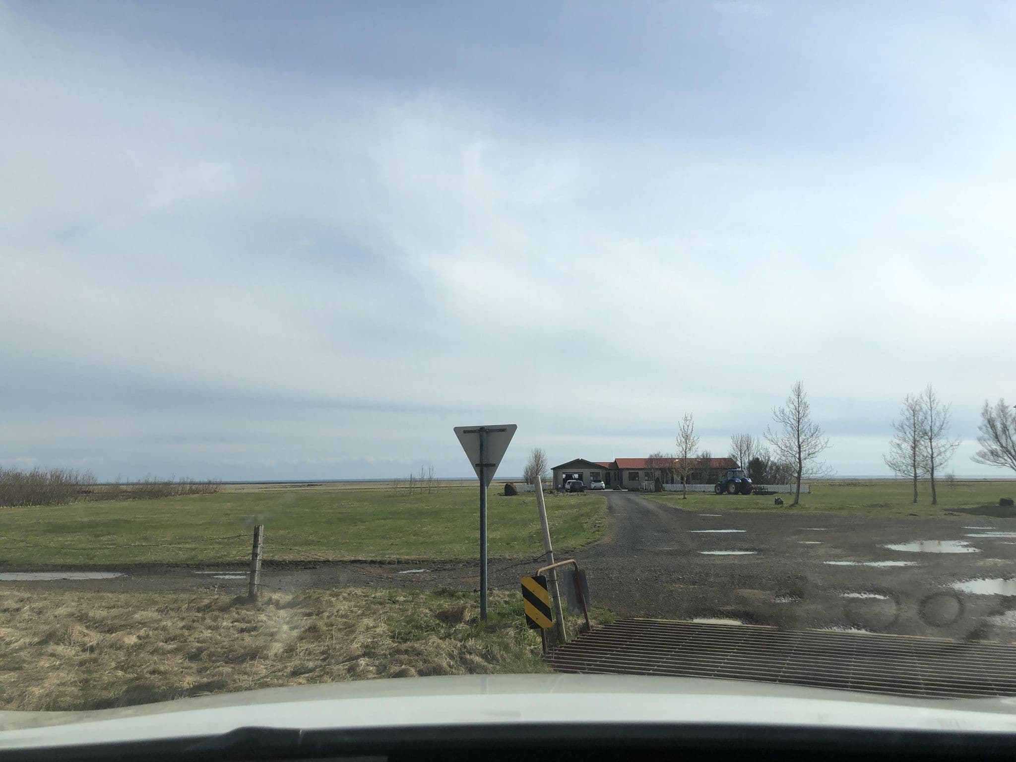 Street view near Hvolsvöllur Guest House, Vestmannaeyjar — © laye (CC BY-SA · Mapillary)